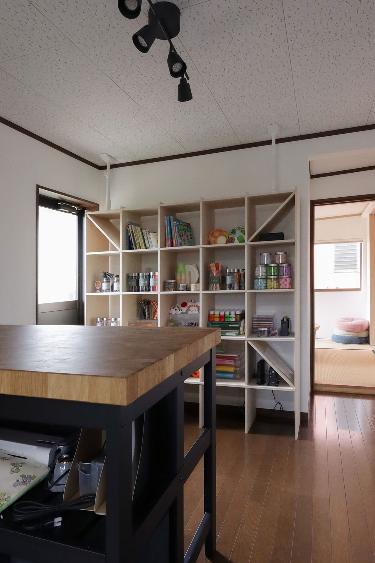 株式会社ぴたカフェ様 - Shelf 壁一面の本棚 奥行250mm - マルゲリータお客様の声
