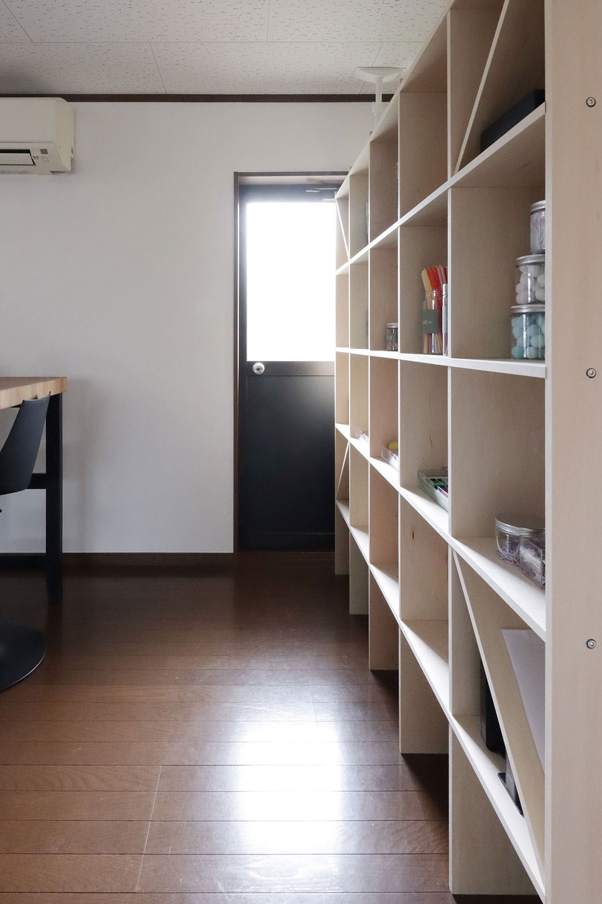 株式会社ぴたカフェ様 - Shelf 壁一面の本棚 奥行250mm - マルゲリータお客様の声
