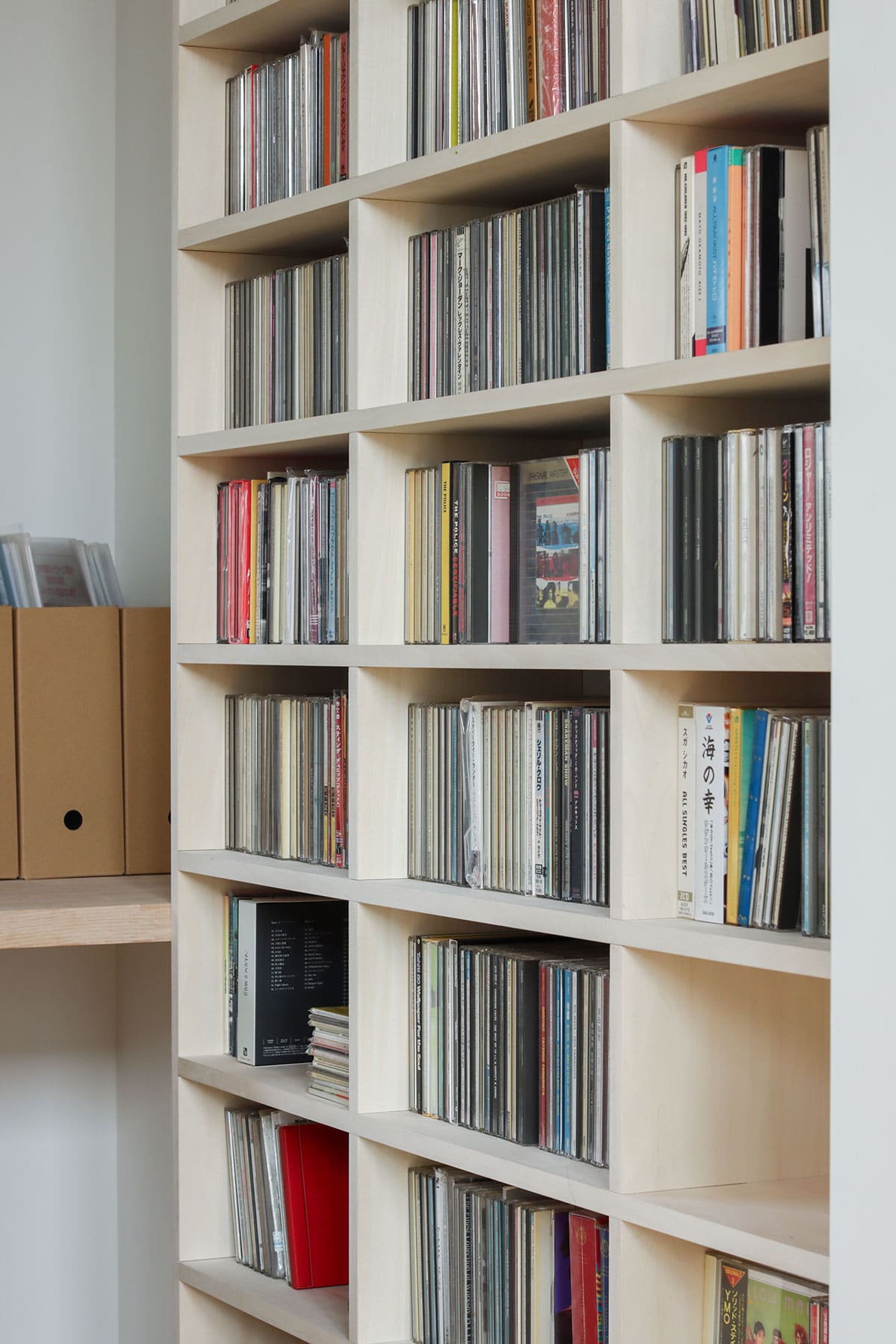 書斎の本棚・CD棚 - Shelf 壁一面の本棚 奥行250mm / 壁一面のコミック本棚 奥行180mm」- マルゲリータお客様事例