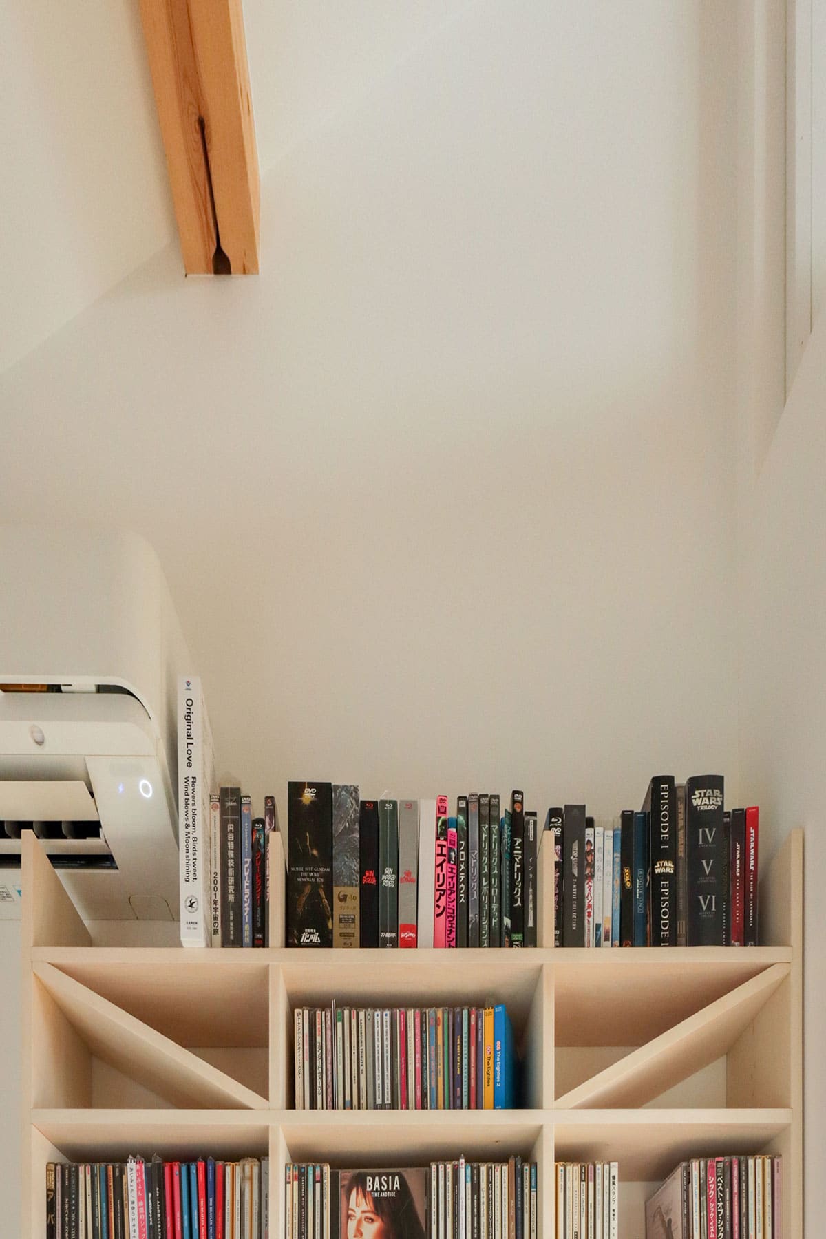 書斎の本棚・CD棚 - Shelf 壁一面の本棚 奥行250mm / 壁一面のコミック本棚 奥行180mm」- マルゲリータお客様事例