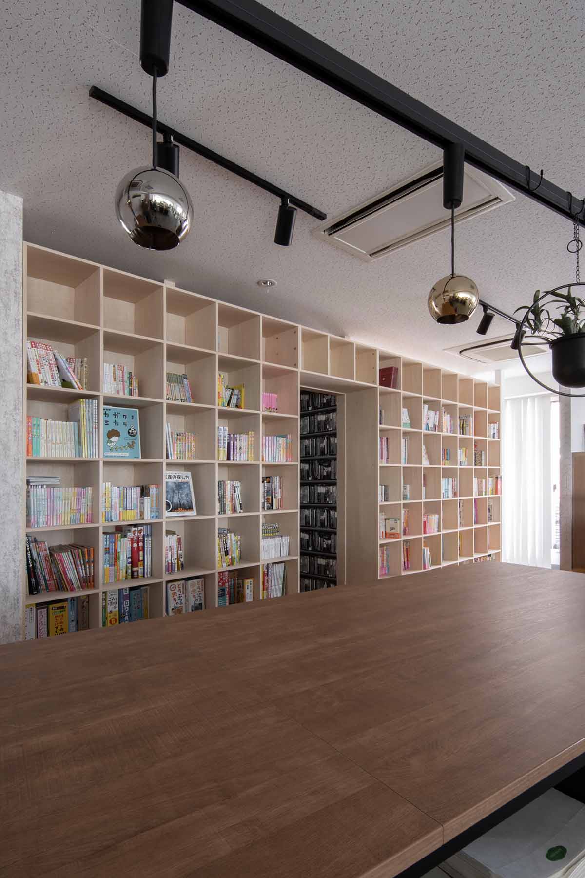 オフィス家具を使わずに、自然でおしゃれな仕事場にしたい方への事例をご紹介