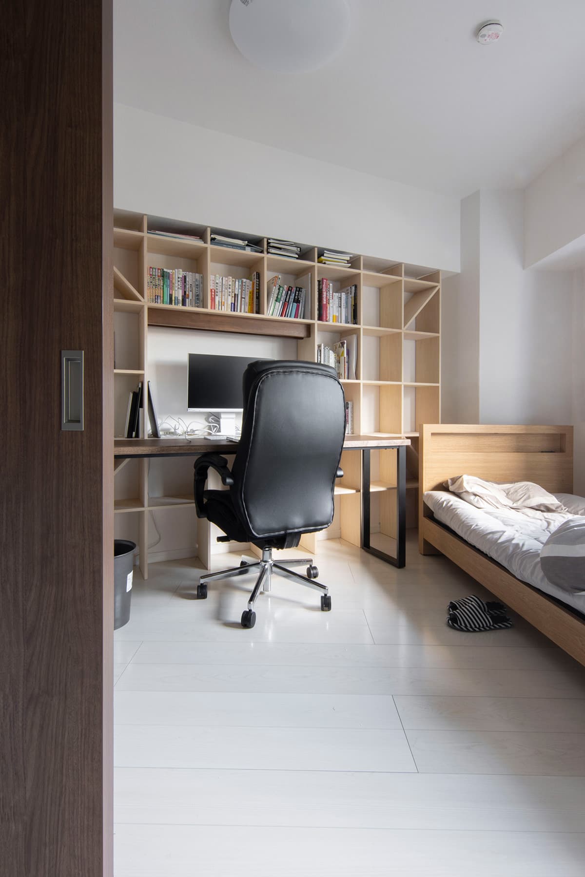 パソコンデスクはおしゃれで機能的なものを 木製・L字・ロータイプなどのおすすめの事例を紹介