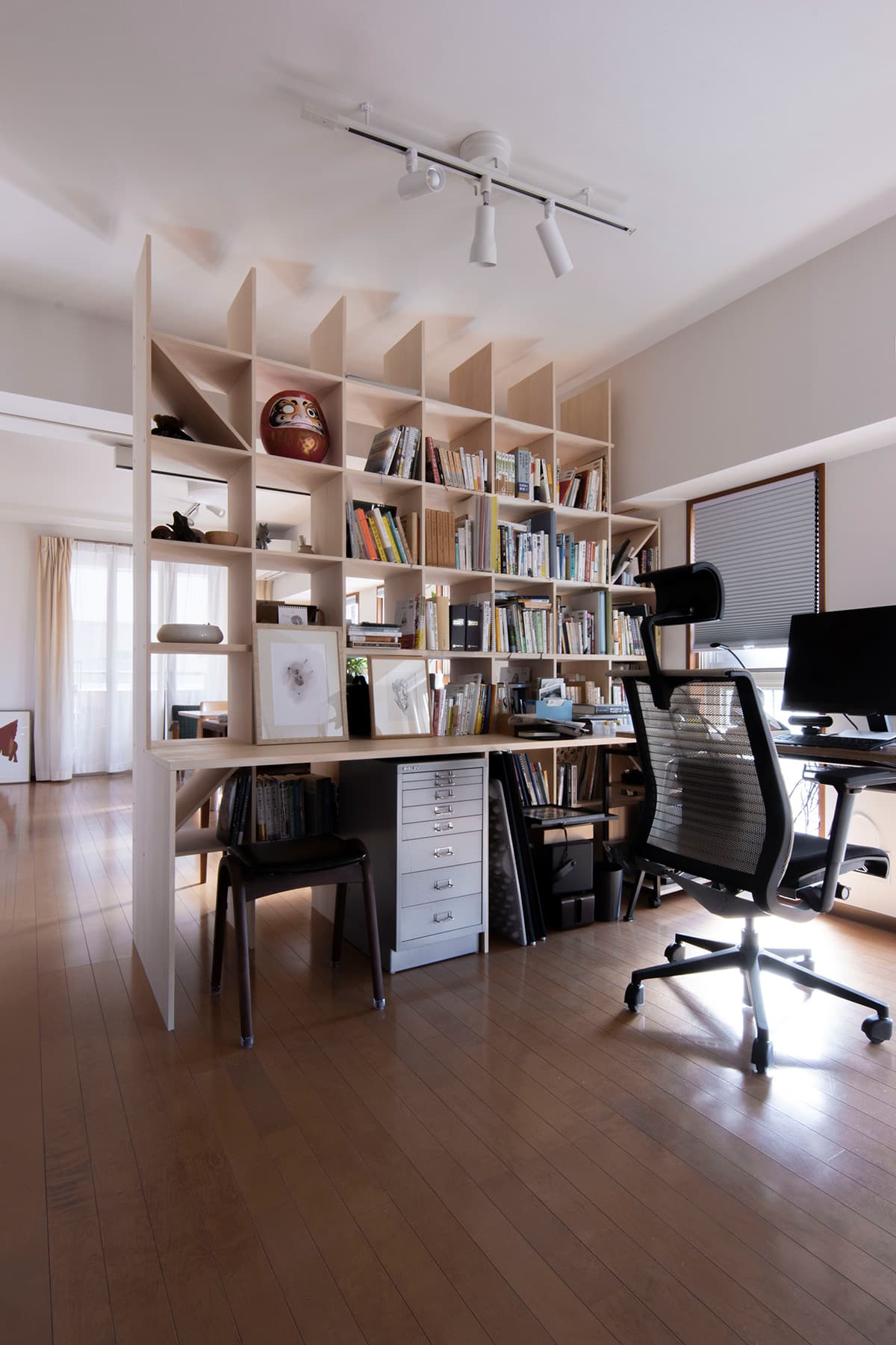 パソコンデスクはおしゃれで機能的なものを 木製・L字・ロータイプなどのおすすめの事例を紹介