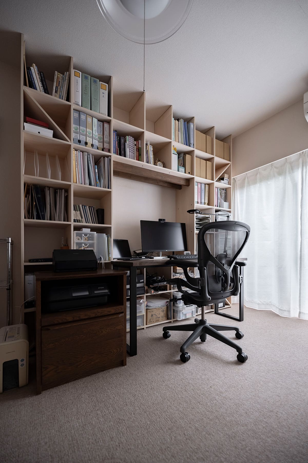 パソコンデスクはおしゃれで機能的なものを　木製・L字・ロータイプなどのおすすめの事例を紹介