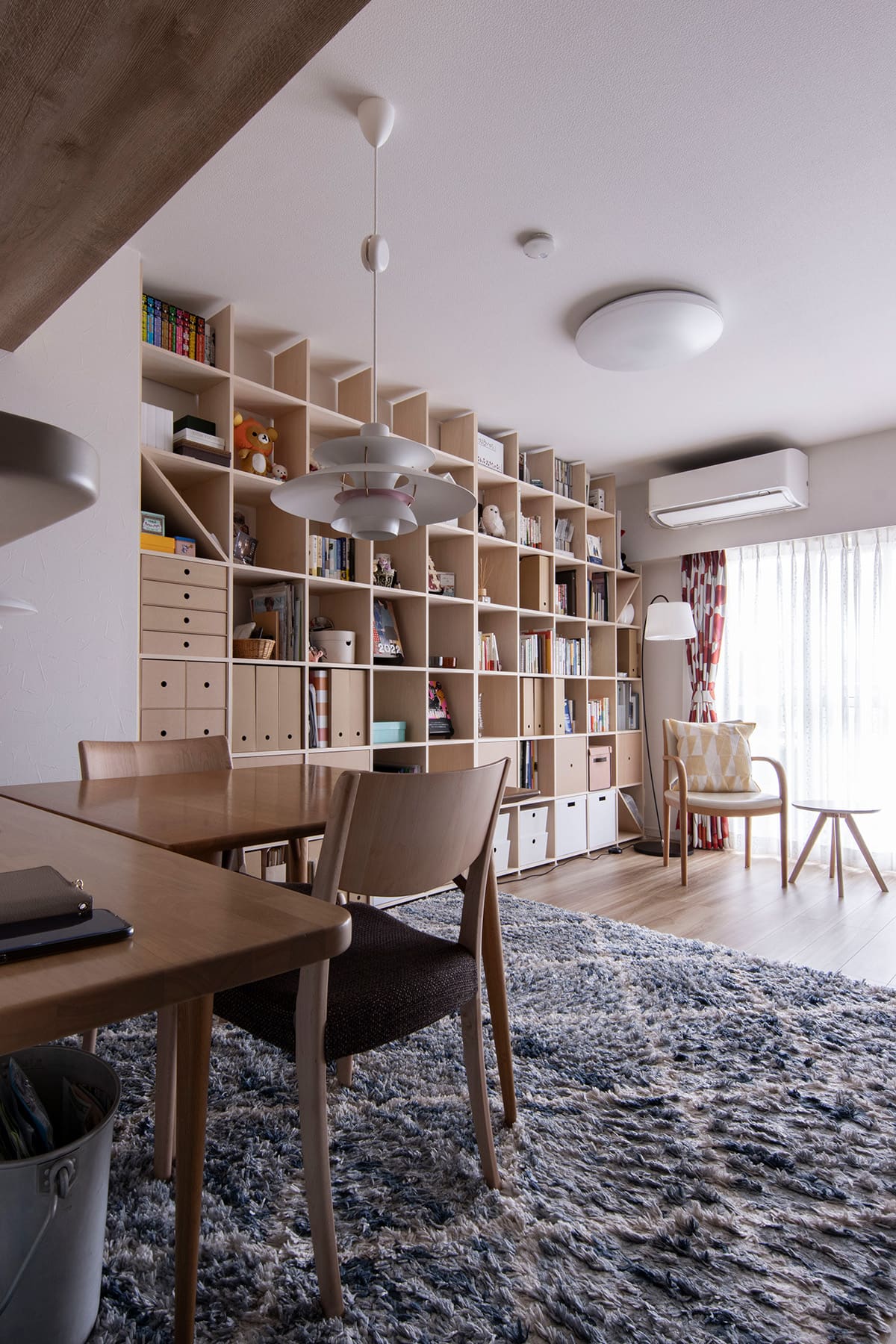 新築でリビングに収納がない場合はどうする？ 広く使える収納家具の設定事例をご紹介