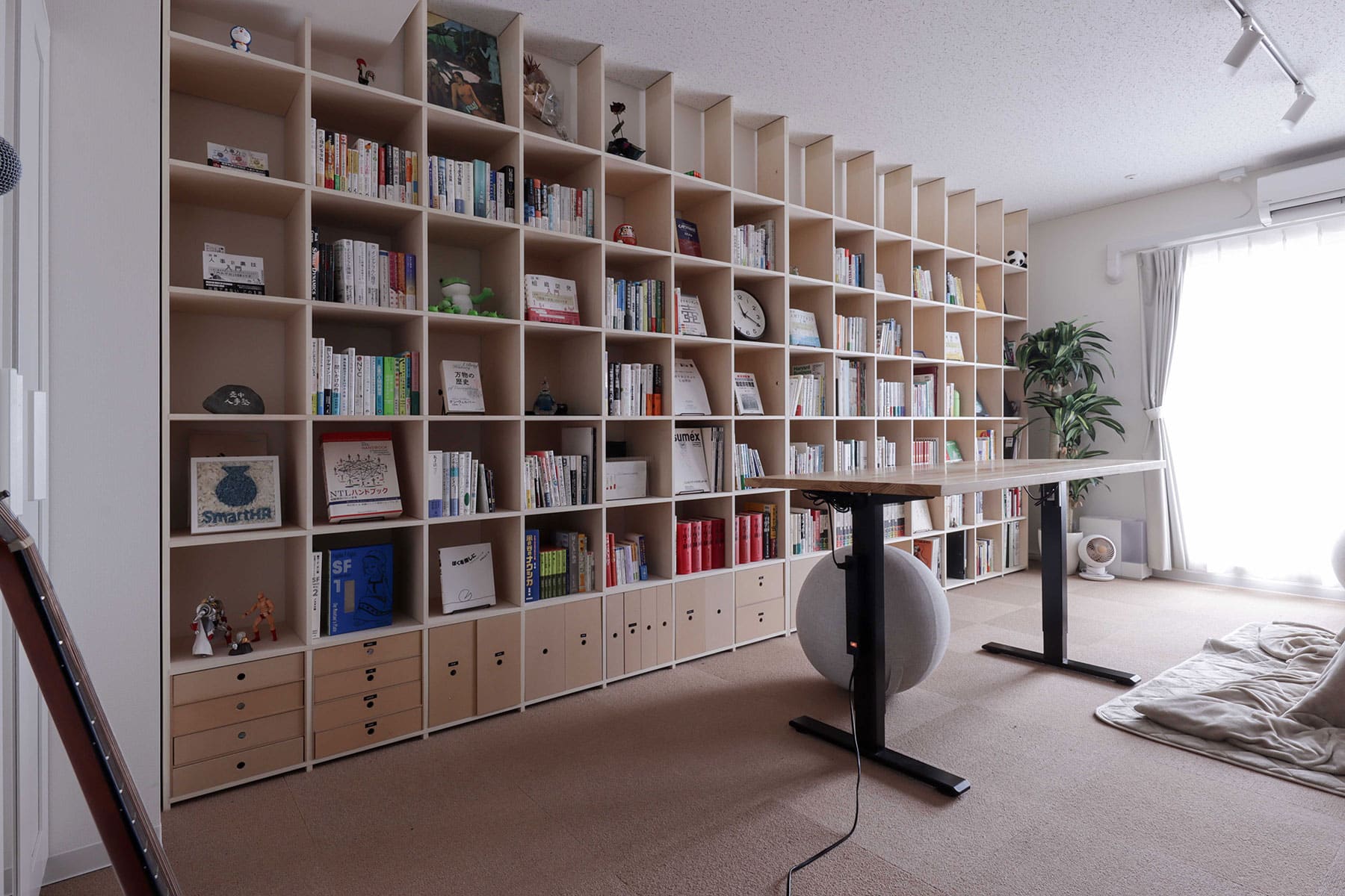 本をおしゃれに見せる収納本棚 大容量・ディスプレイ型など実例をご紹介