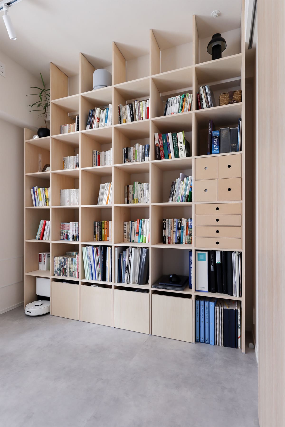 新築でリビングに収納がない場合はどうする? 広く使える収納家具の設定事例をご紹介