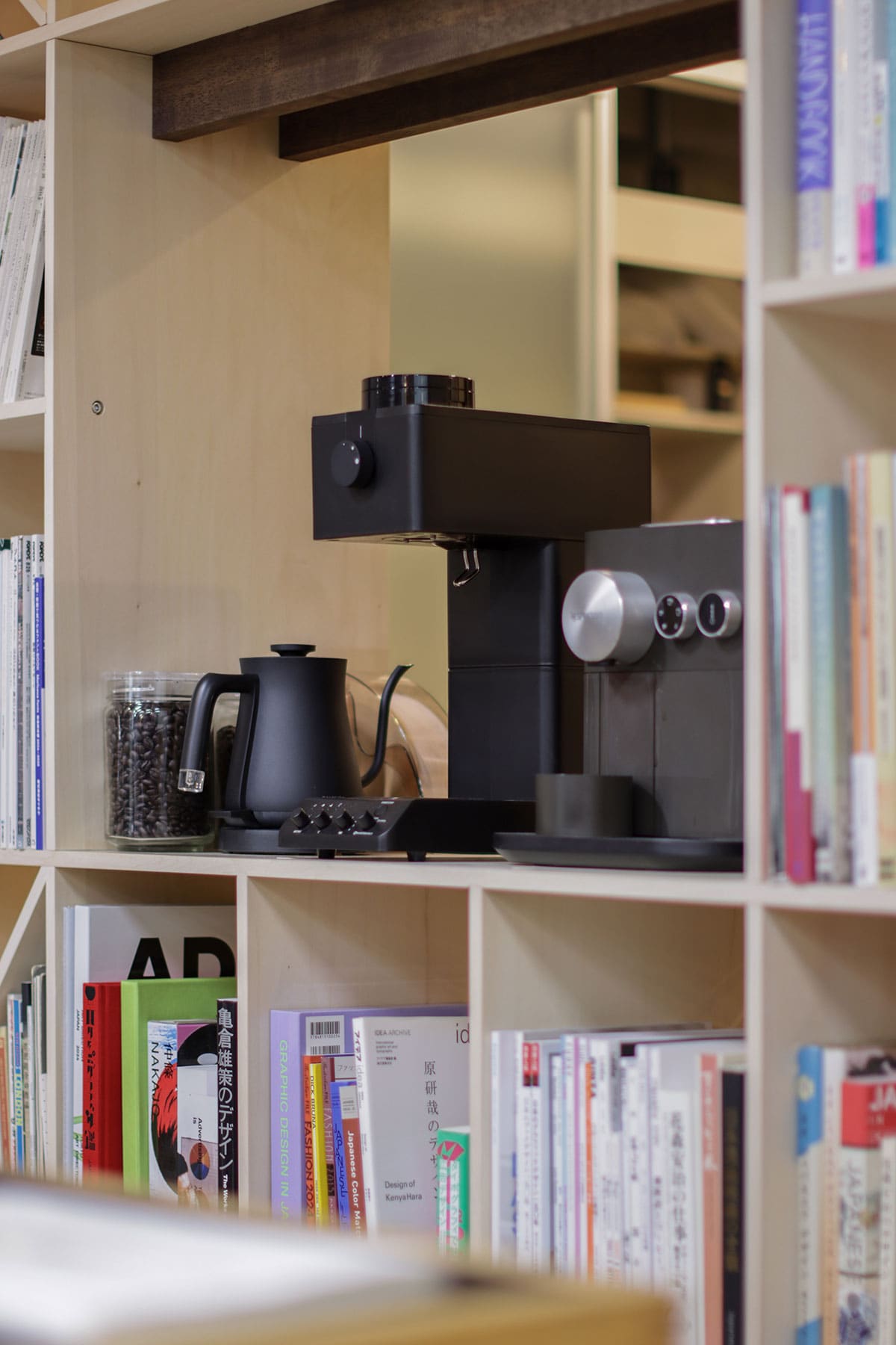 「株式会社おおかみときつつき」様のオフィス - Shelf 開口部のある本棚 - マルゲリータお客様事例