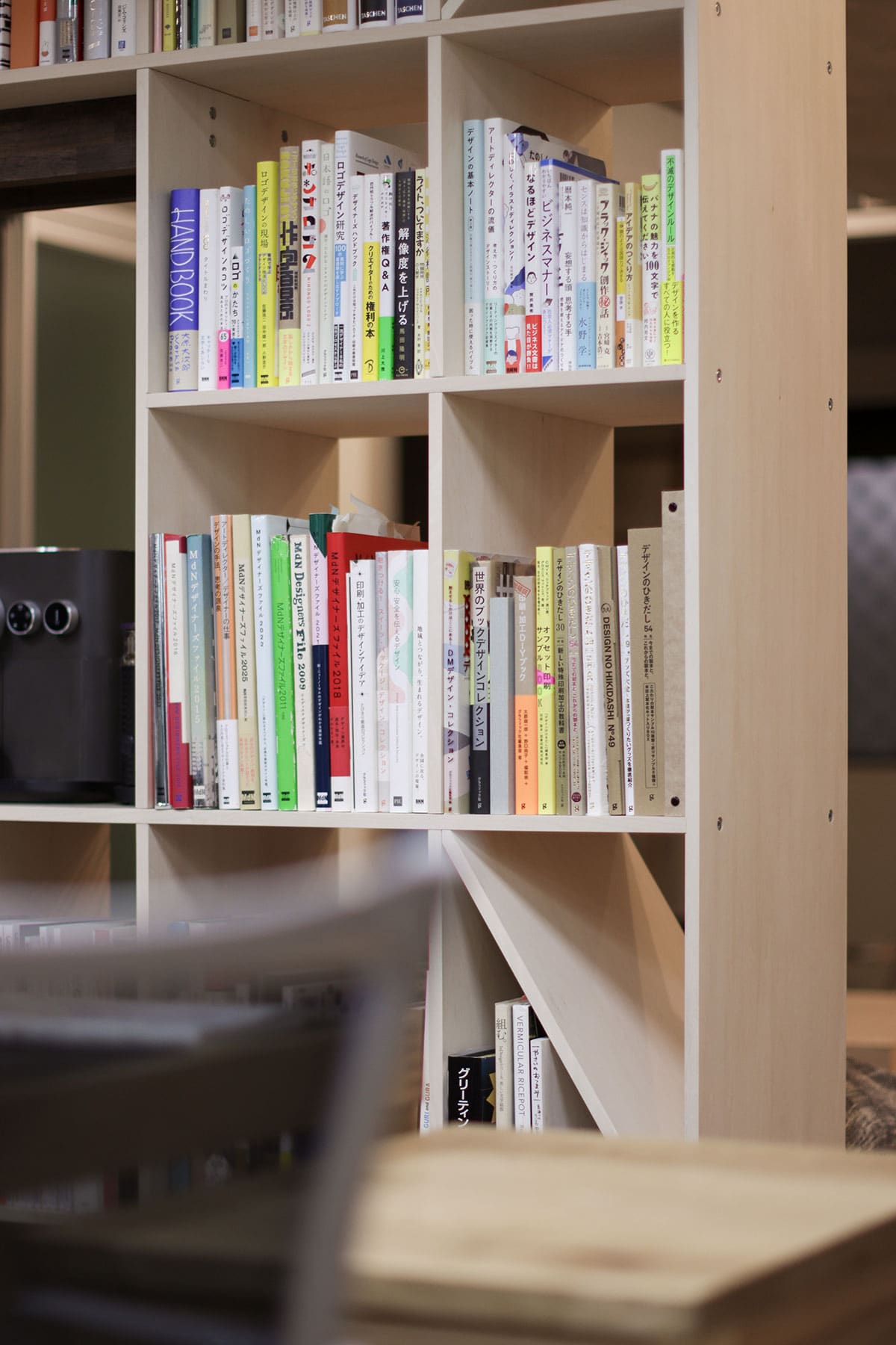 「株式会社おおかみときつつき」様のオフィス - Shelf 開口部のある本棚 - マルゲリータお客様事例