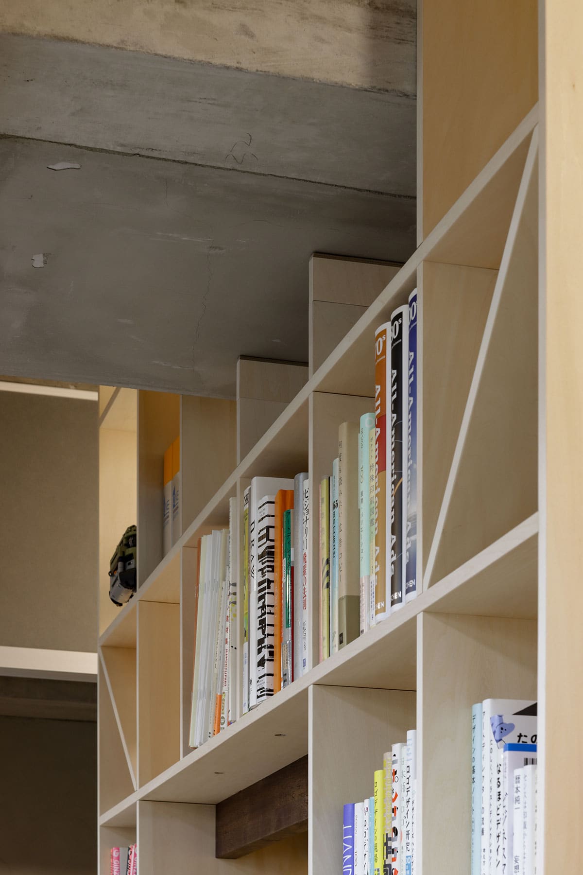 「株式会社おおかみときつつき」様のオフィス - Shelf 開口部のある本棚 - マルゲリータお客様事例