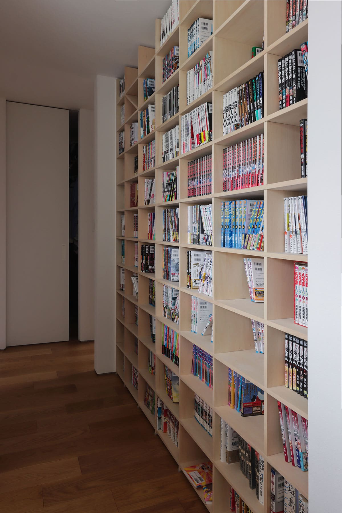 廊下あるコープのコミック本棚 - Shelf 壁一面の本棚 奥行350mm - マルゲリータお客様事例