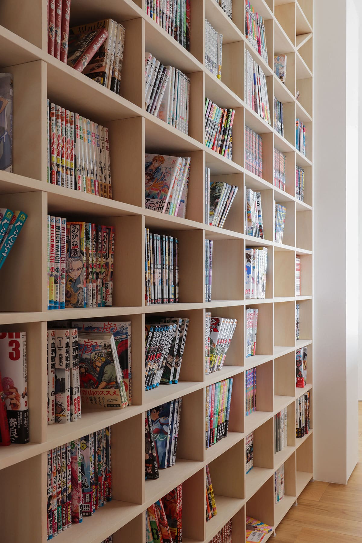 廊下あるコープのコミック本棚 - Shelf 壁一面の本棚 奥行350mm - マルゲリータお客様事例