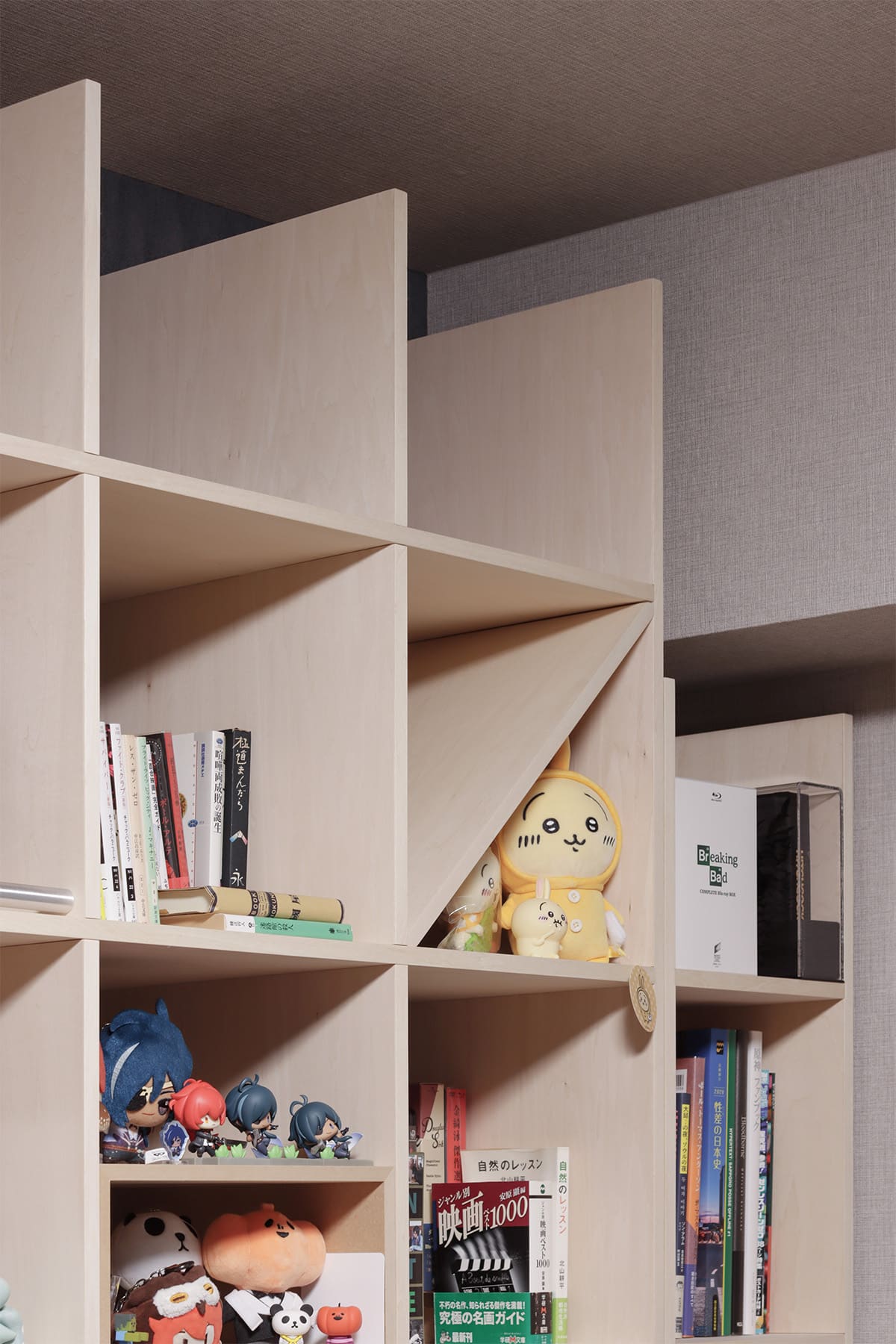 リビングのテレビボード - Shelf 壁一面の本棚 奥行350mm・スリム本棚 - マルゲリータお客様事例