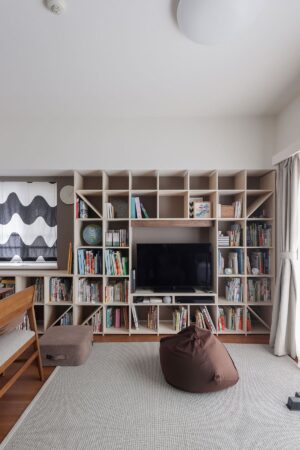 リビングのテレビボード - Shelf 壁一面の本棚 奥行350mm - マルゲリータお客様事例