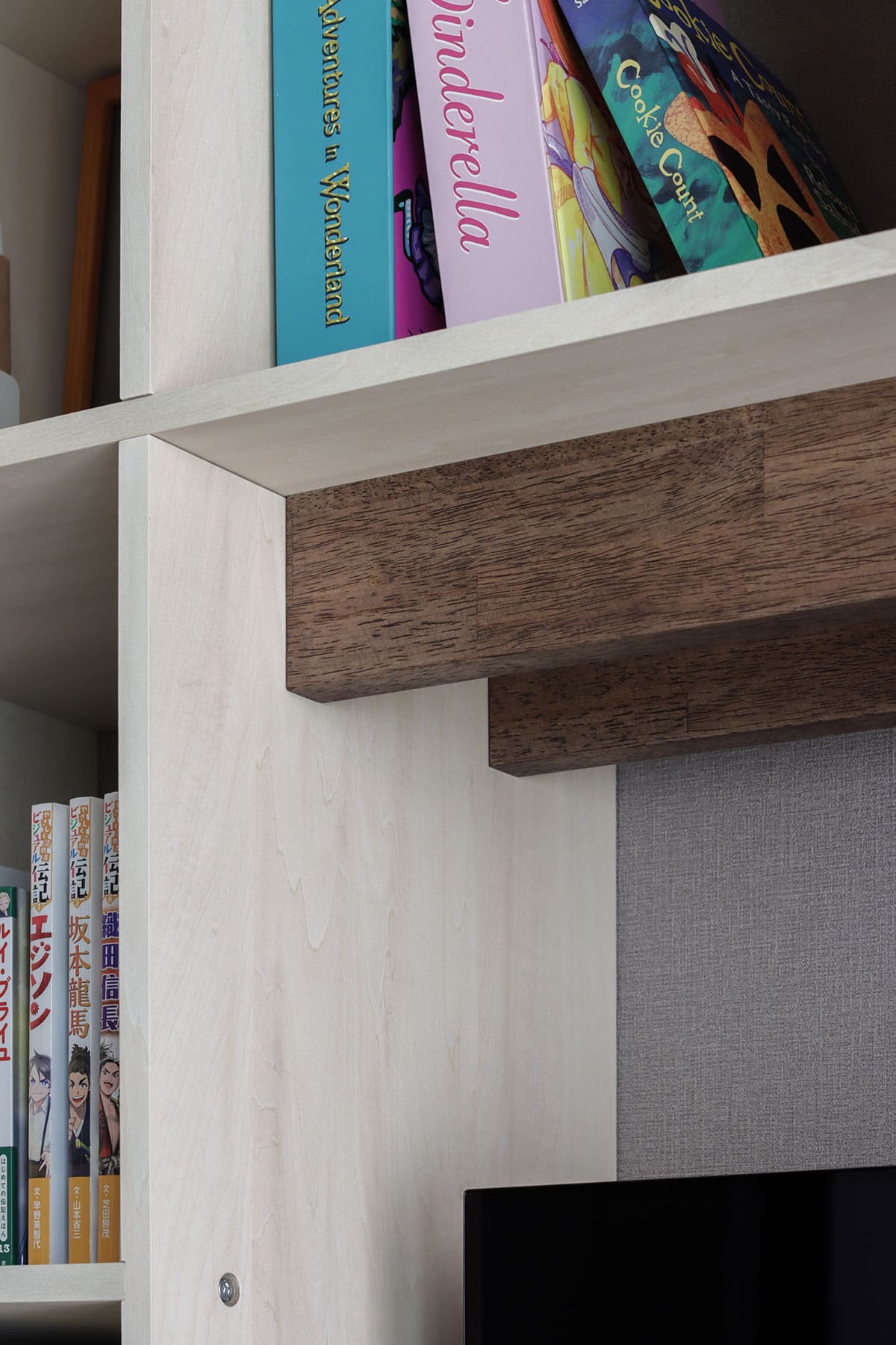リビングのテレビボード - Shelf 壁一面の本棚 奥行350mm - マルゲリータお客様事例