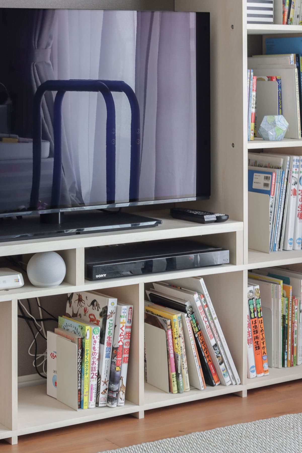リビングのテレビボード - Shelf 壁一面の本棚 奥行350mm - マルゲリータお客様事例