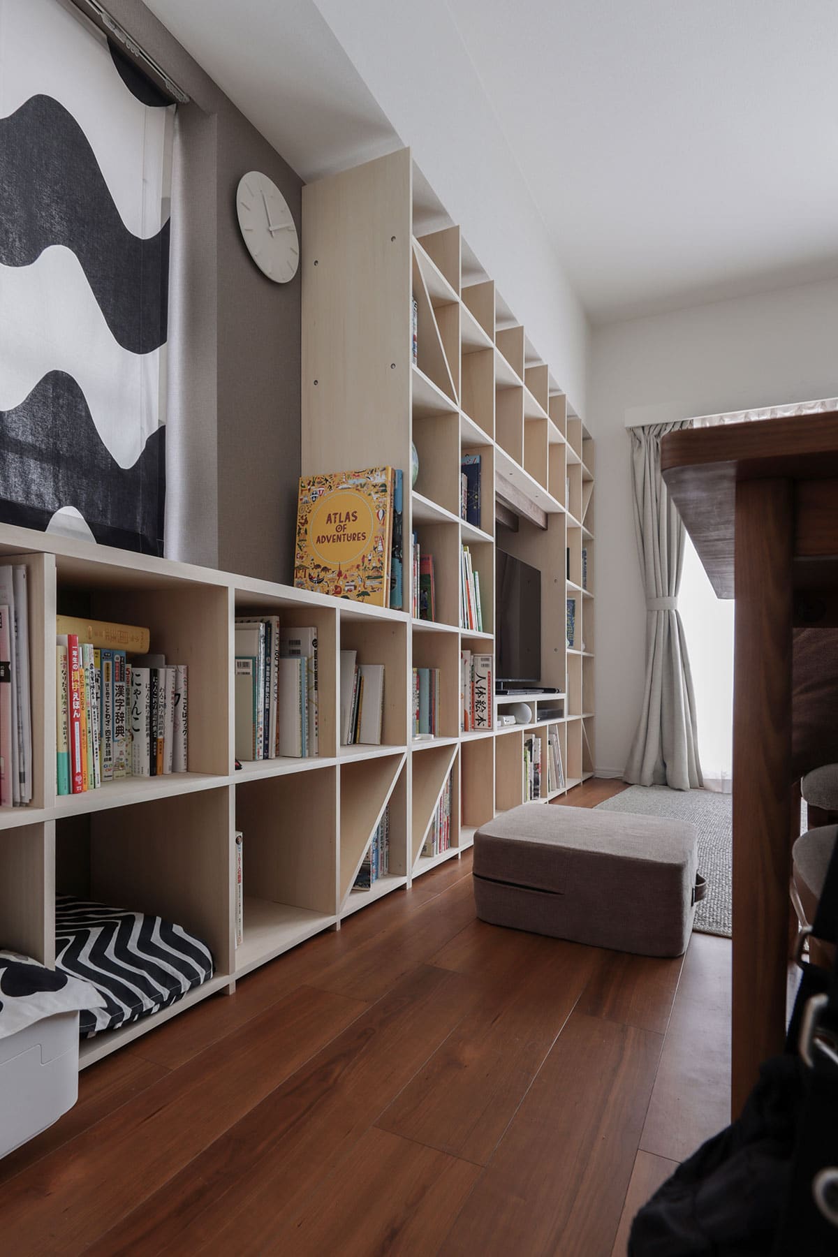 新築でリビングに収納がない場合はどうする? 広く使える収納家具の設定事例をご紹介