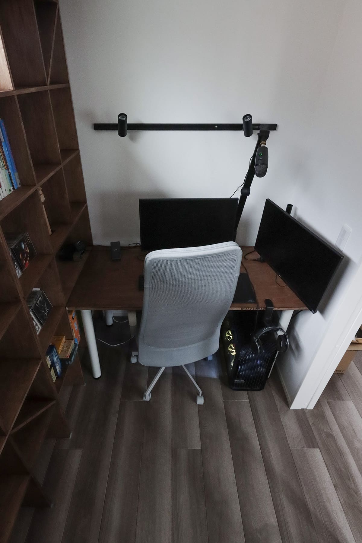 書斎の本棚 - Shelf 壁一面の本棚 奥行250mm - マルゲリータお客様事例