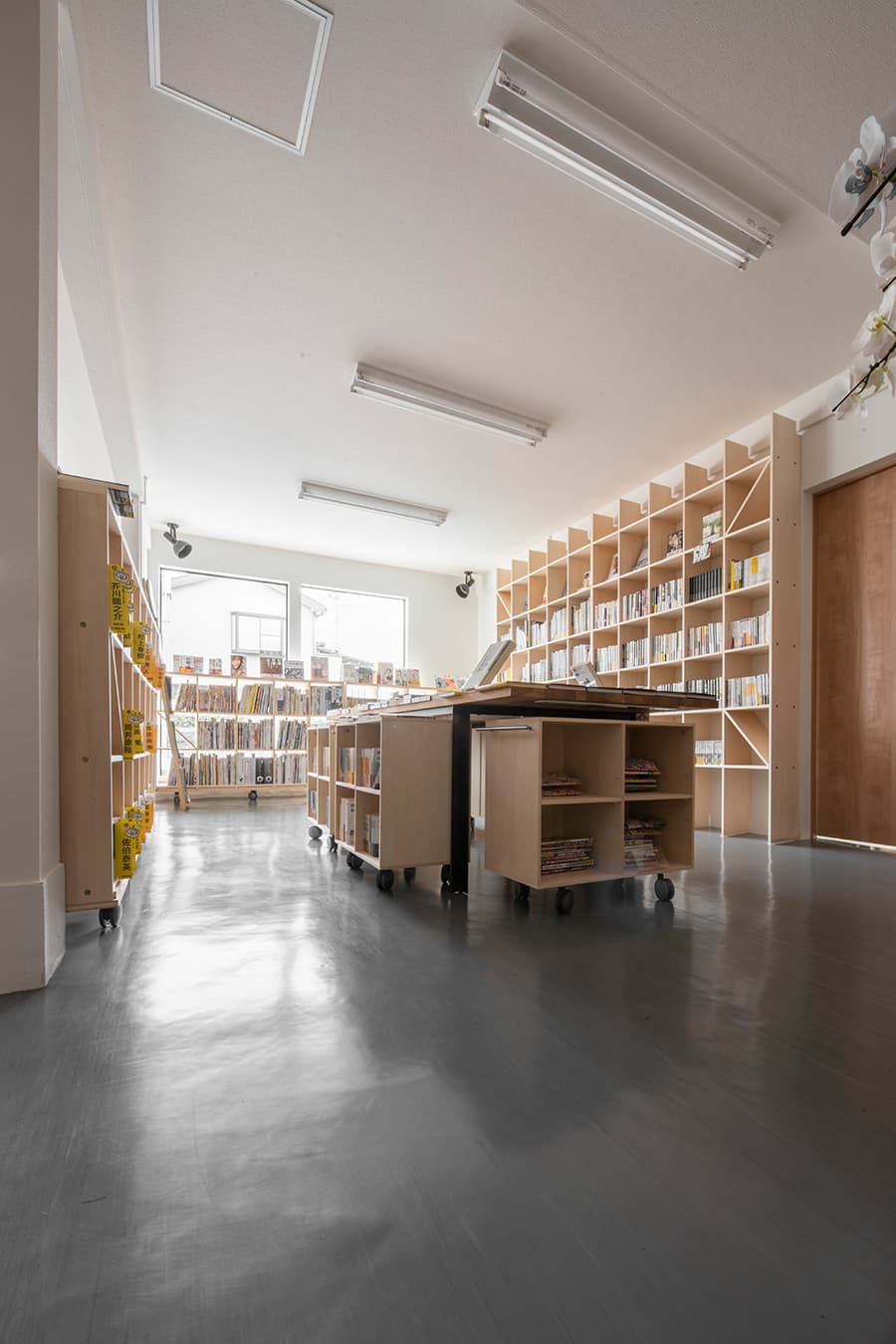 本をおしゃれに見せる収納本棚 大容量・ディスプレイ型など実例をご紹介