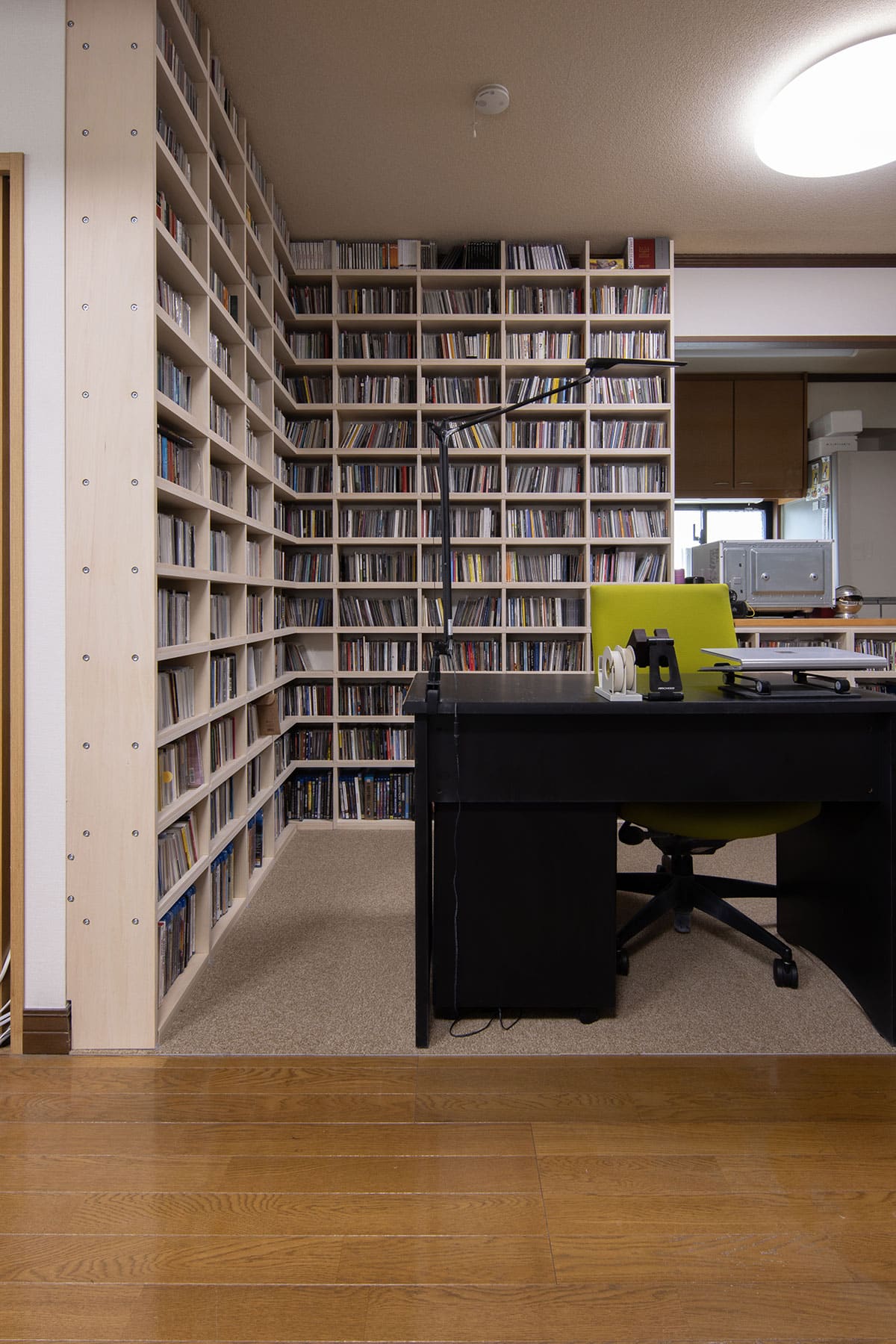 壁一面のCD棚 - Shelf 壁一面のコミック本棚 奥行180mm - マルゲリータお客様事例