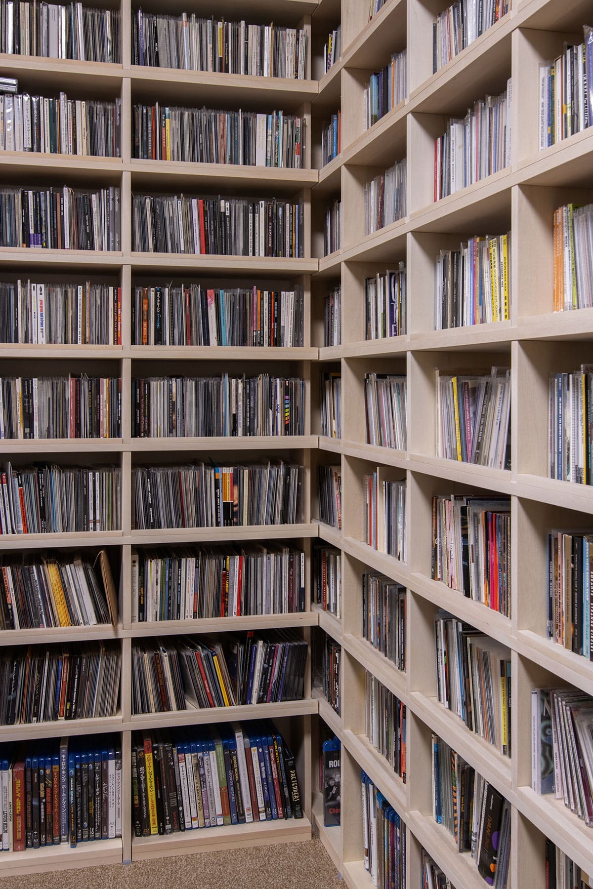 壁一面のCD棚 - Shelf 壁一面のコミック本棚 奥行180mm - マルゲリータお客様事例