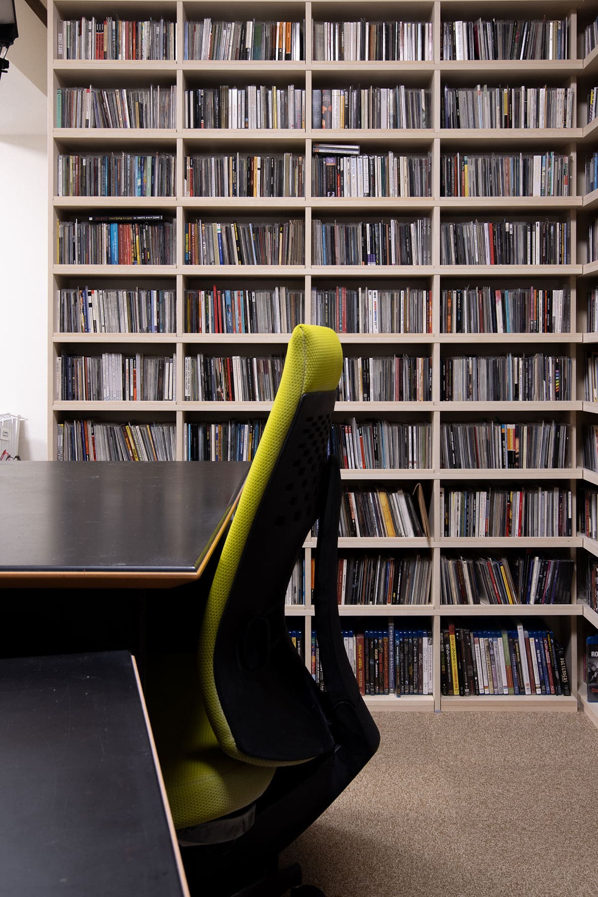 壁一面のCD棚 - Shelf 壁一面のコミック本棚 奥行180mm - マルゲリータお客様事例