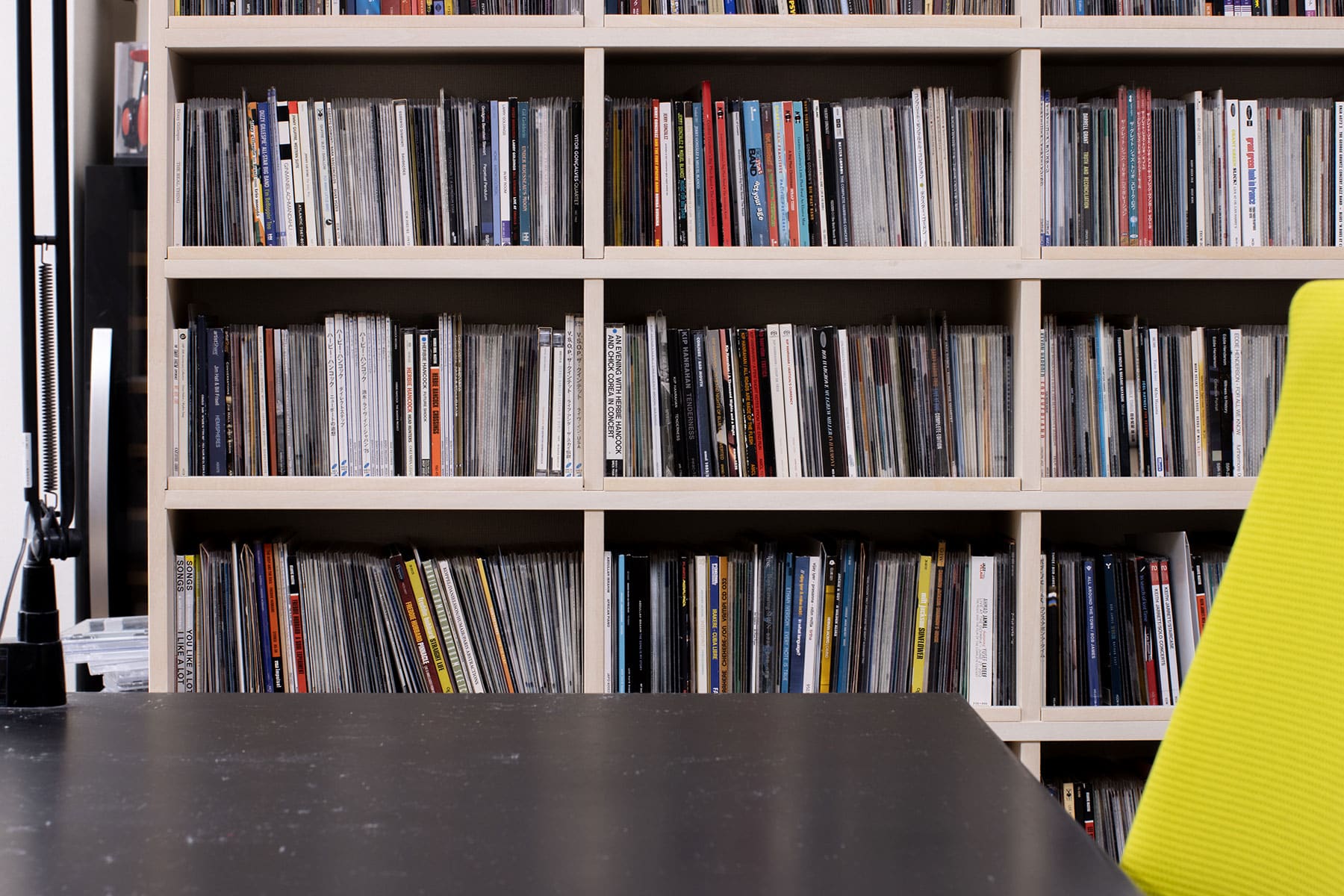 壁一面のCD棚 - Shelf 壁一面のコミック本棚 奥行180mm - マルゲリータお客様事例