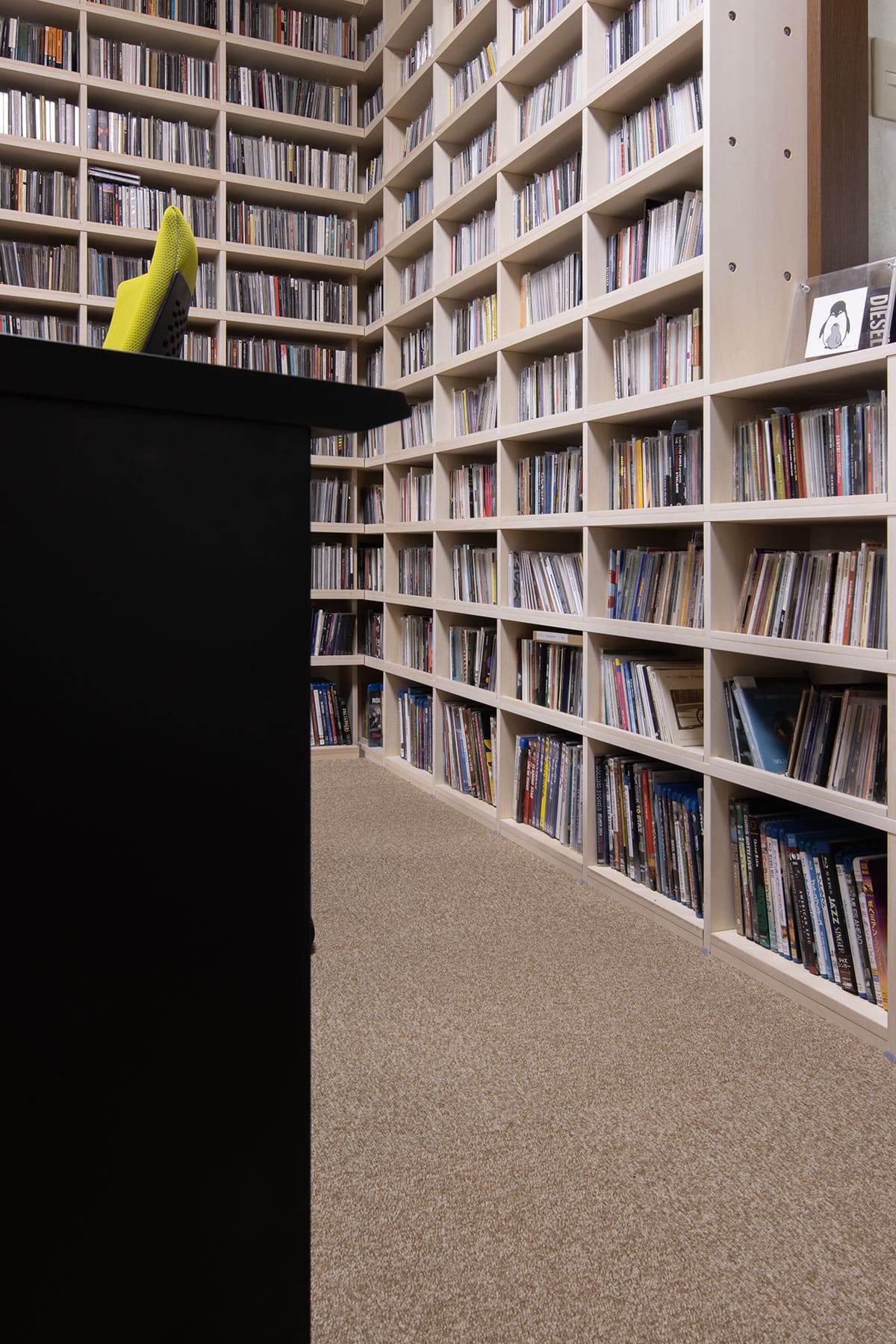 壁一面のCD棚 - Shelf 壁一面のコミック本棚 奥行180mm - マルゲリータお客様事例