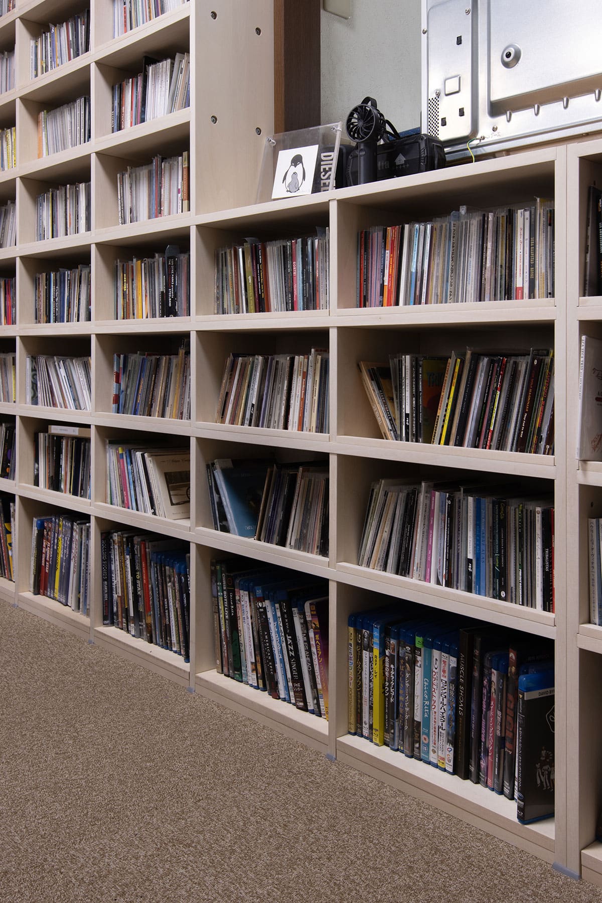 壁一面のCD棚 - Shelf 壁一面のコミック本棚 奥行180mm - マルゲリータお客様事例