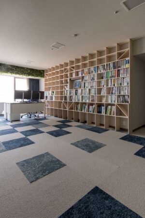 法律事務所の本棚 - Shelf 壁一面の本棚 奥行250mm - マルゲリータお客様事例