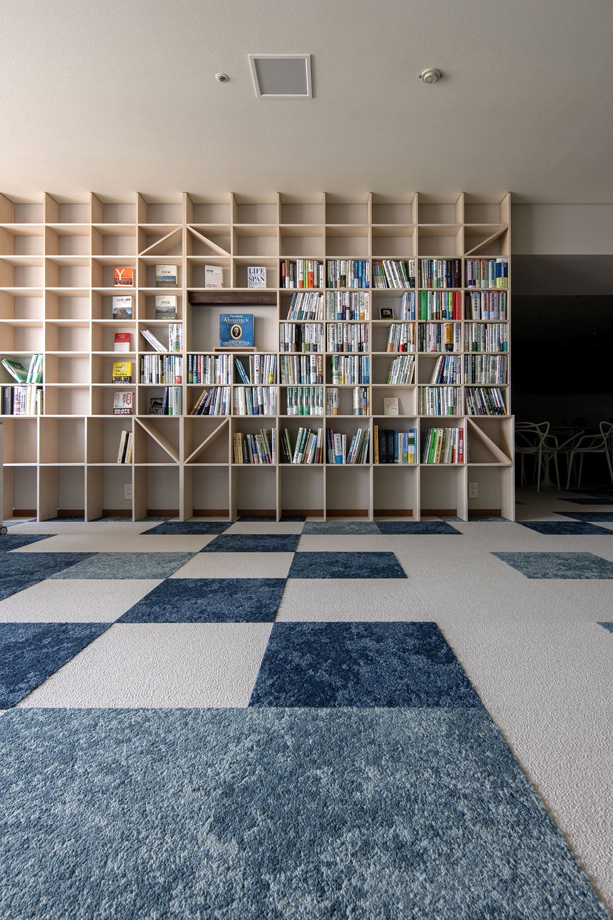 法律事務所の本棚 - Shelf 壁一面の本棚 奥行250mm - マルゲリータお客様事例