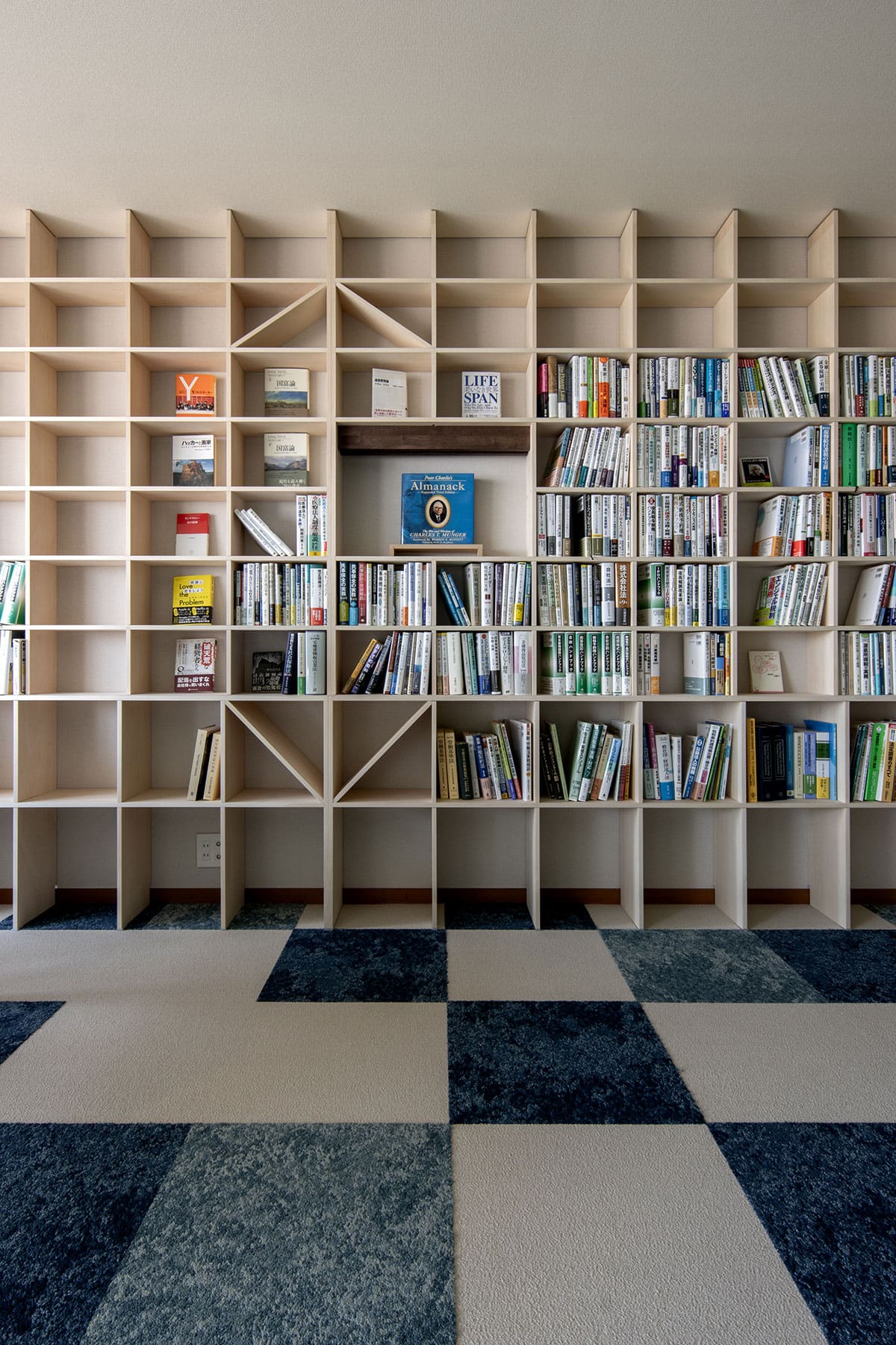 法律事務所の本棚 - Shelf 壁一面の本棚 奥行250mm - マルゲリータお客様事例