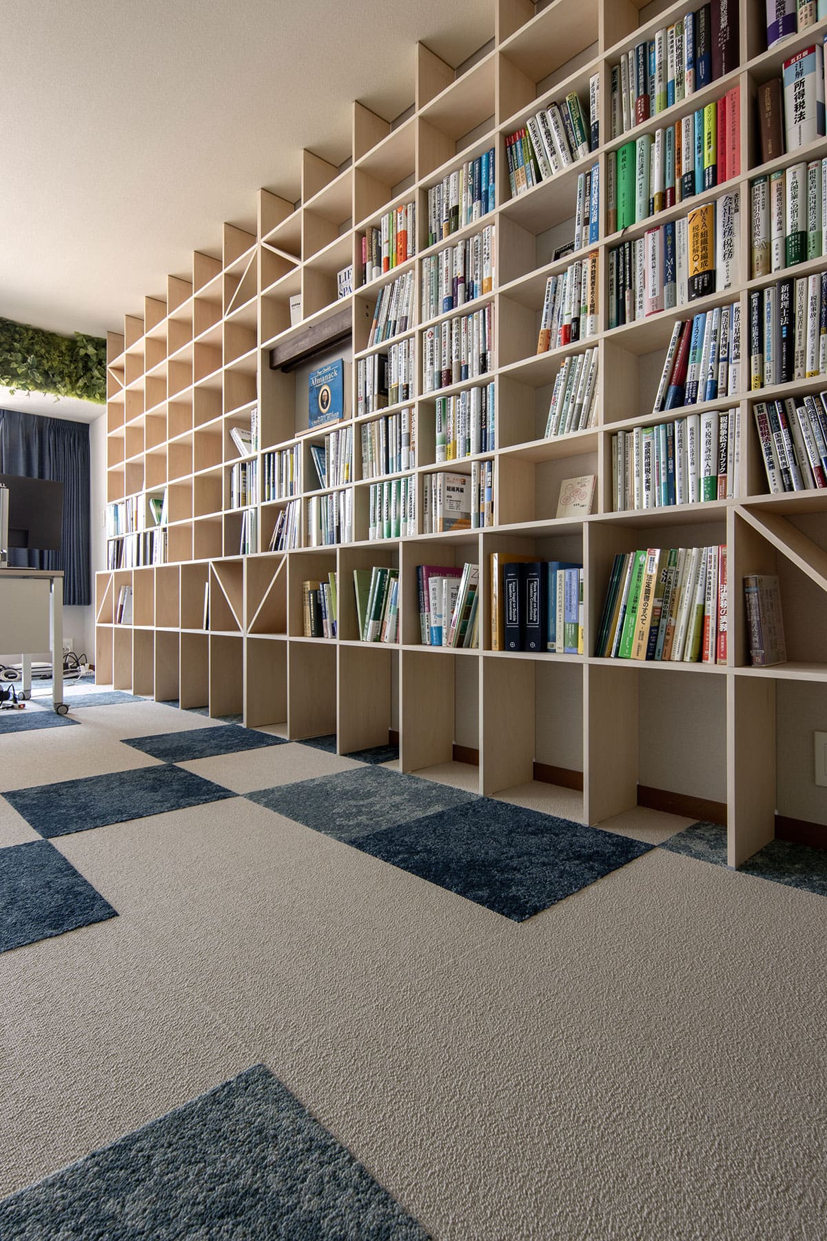 法律事務所の本棚 - Shelf 壁一面の本棚 奥行250mm - マルゲリータお客様事例
