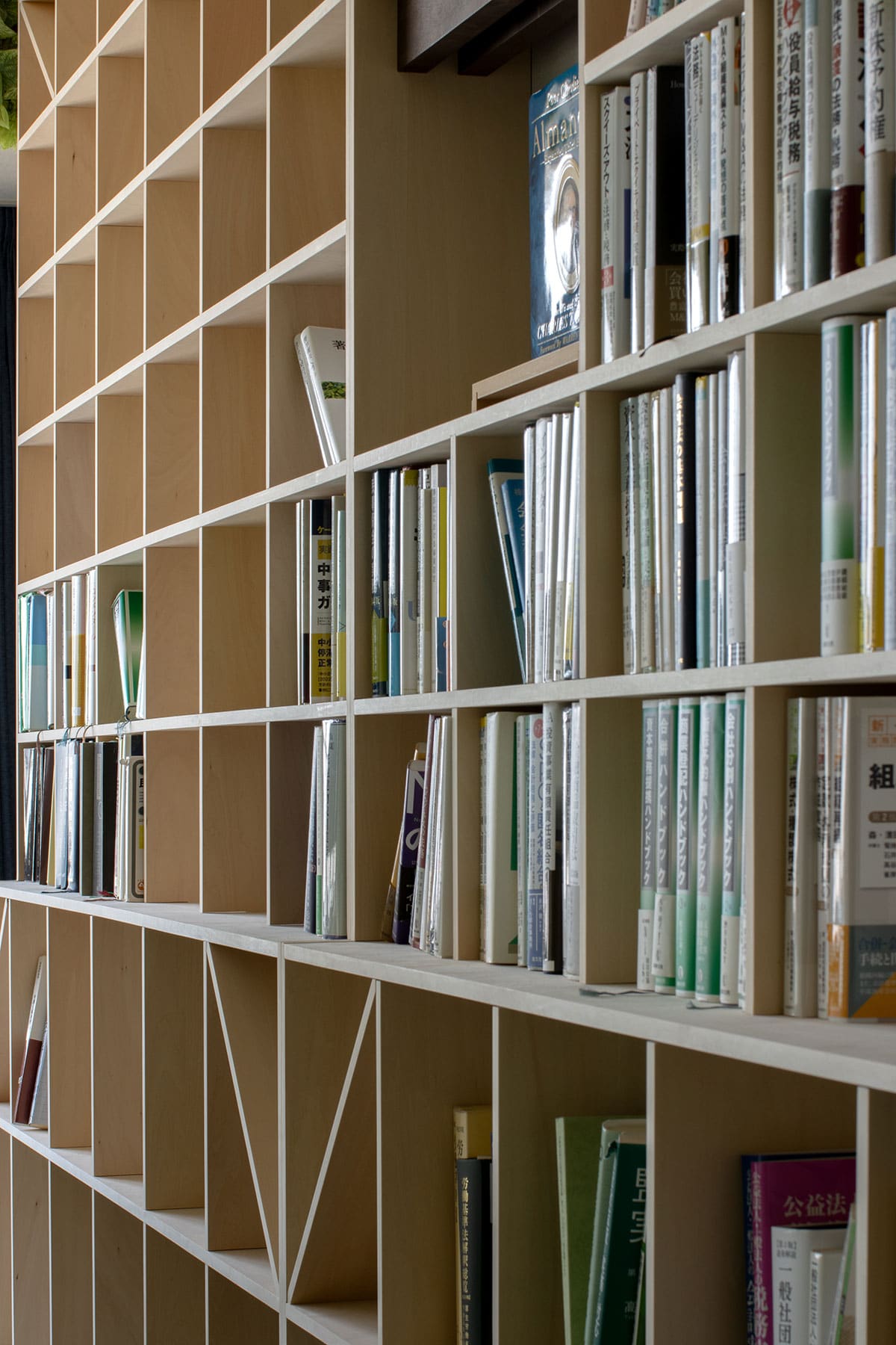法律事務所の本棚 - Shelf 壁一面の本棚 奥行250mm - マルゲリータお客様事例