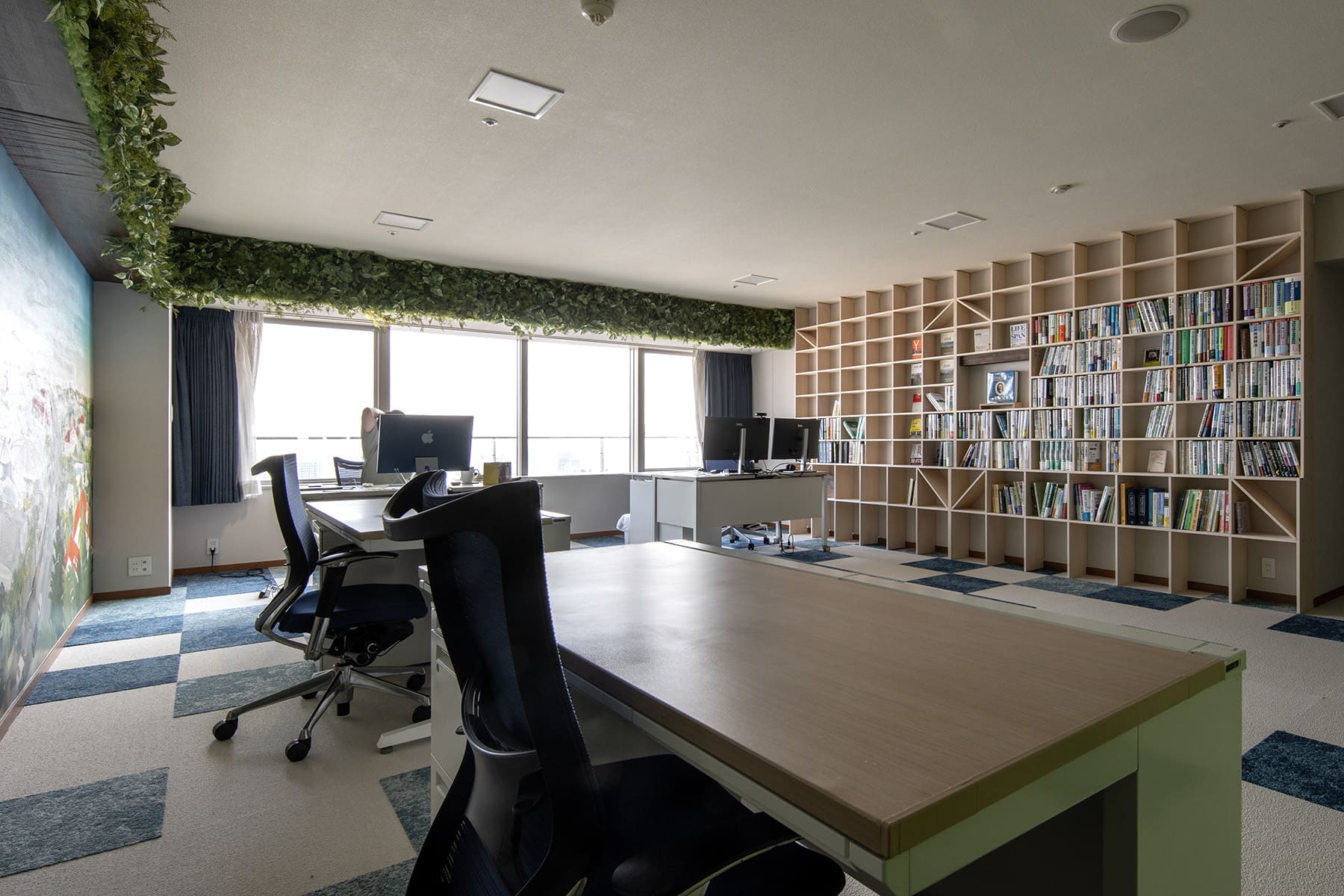 法律事務所の本棚 - Shelf 壁一面の本棚 奥行250mm - マルゲリータお客様事例