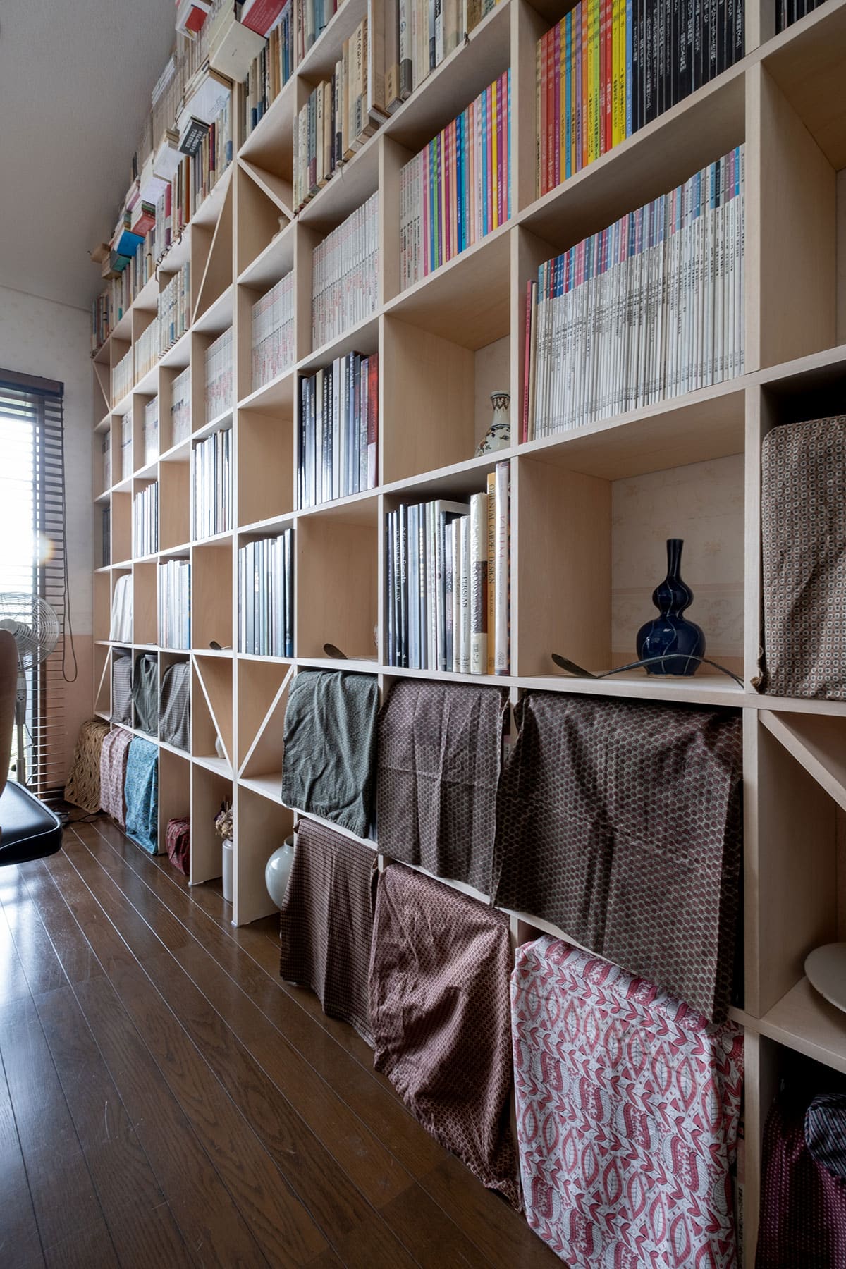 Shelf 壁一面の本棚 奥行250mm - マルゲリータお客様事例