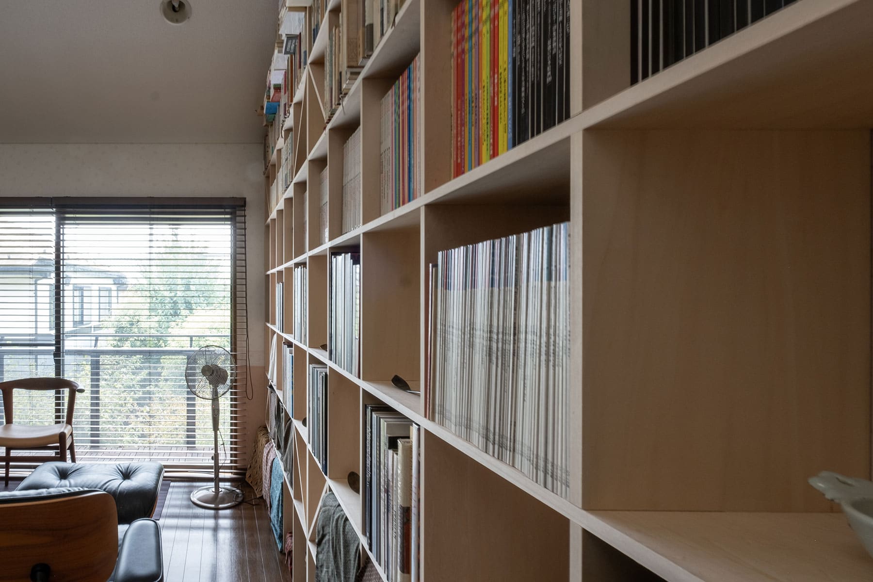 Shelf 壁一面の本棚 奥行250mm - マルゲリータお客様事例