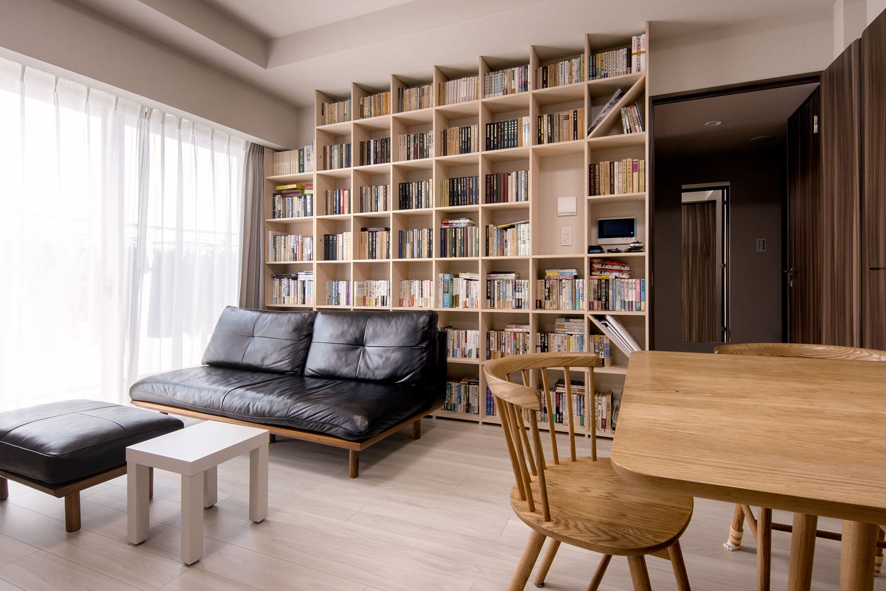 リビングの本棚 - Shelf 壁一面の本棚 奥行350mm - マルゲリータお客様事例