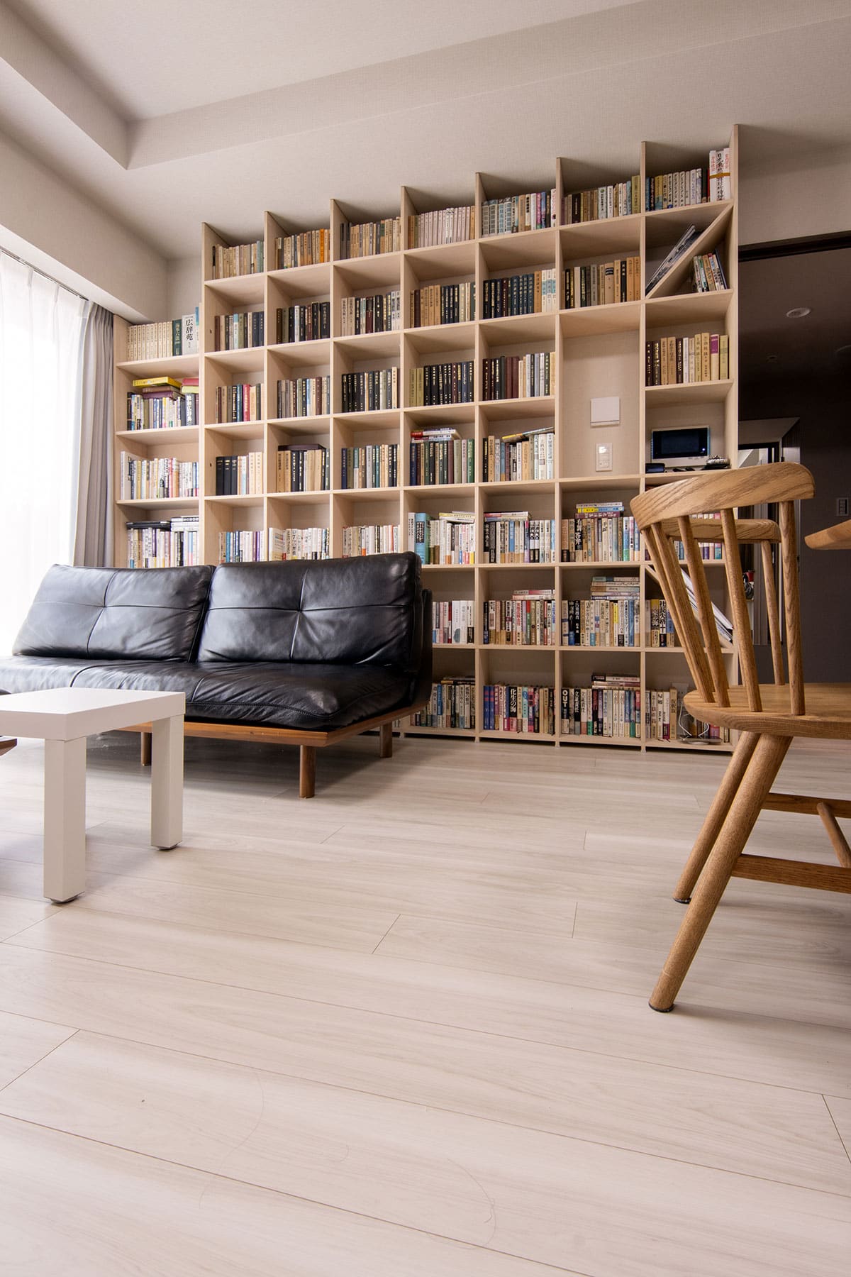 リビングの本棚 - Shelf 壁一面の本棚 奥行350mm - マルゲリータお客様事例