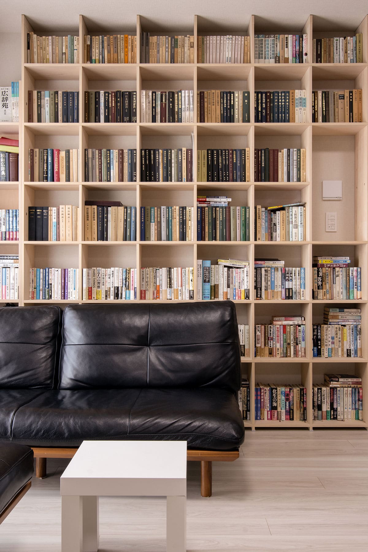 リビングの本棚 - Shelf 壁一面の本棚 奥行350mm - マルゲリータお客様事例