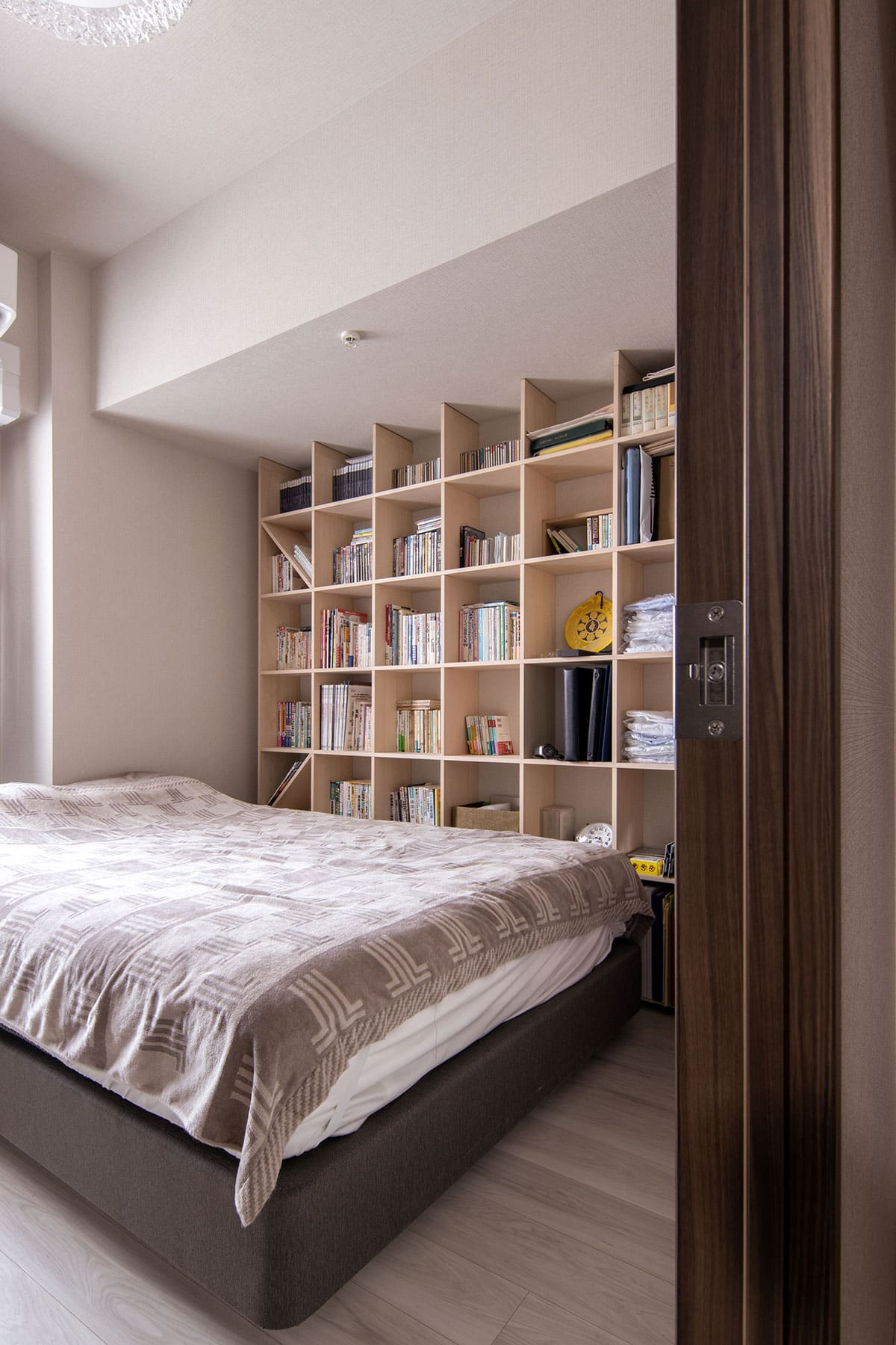 リビングの本棚 - Shelf 壁一面の本棚 奥行350mm - マルゲリータお客様事例