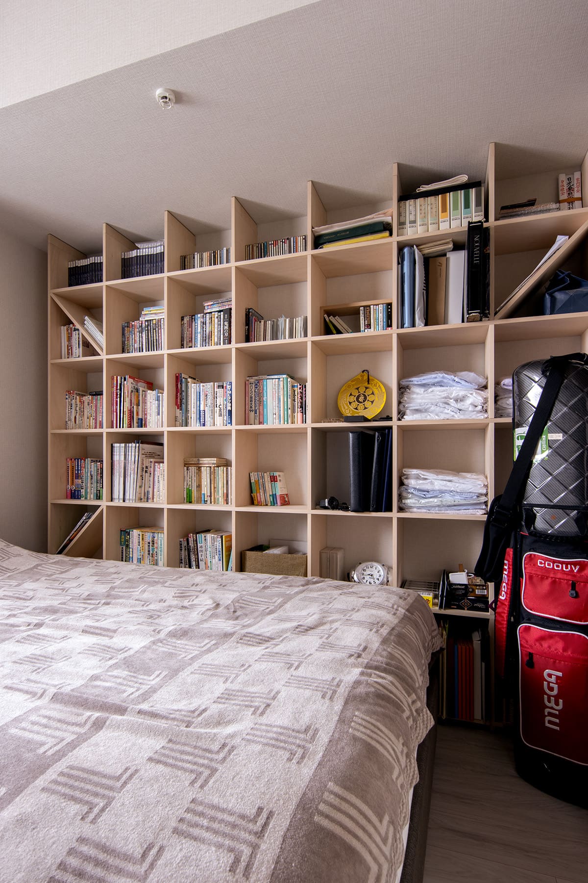 リビングの本棚 - Shelf 壁一面の本棚 奥行350mm - マルゲリータお客様事例