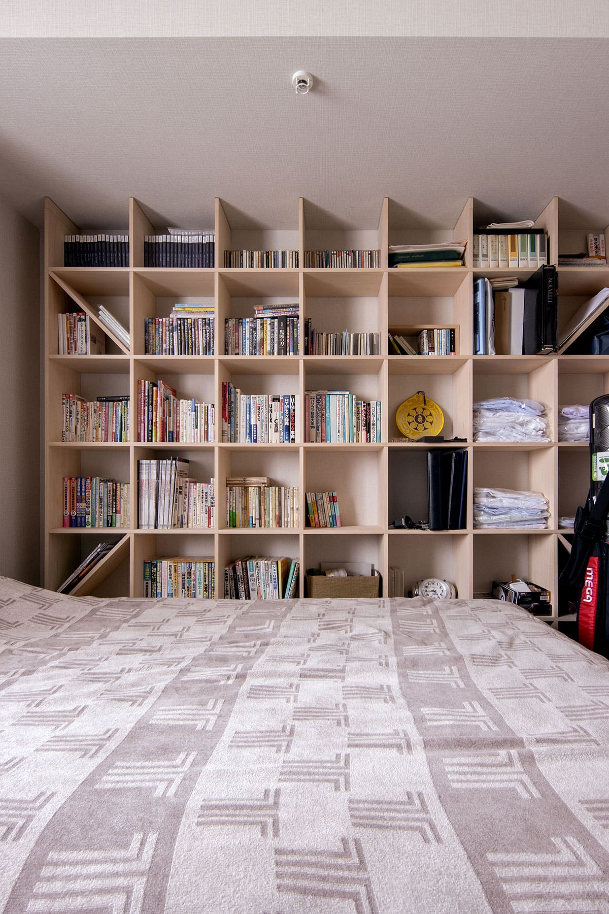 リビングの本棚 - Shelf 壁一面の本棚 奥行350mm - マルゲリータお客様事例