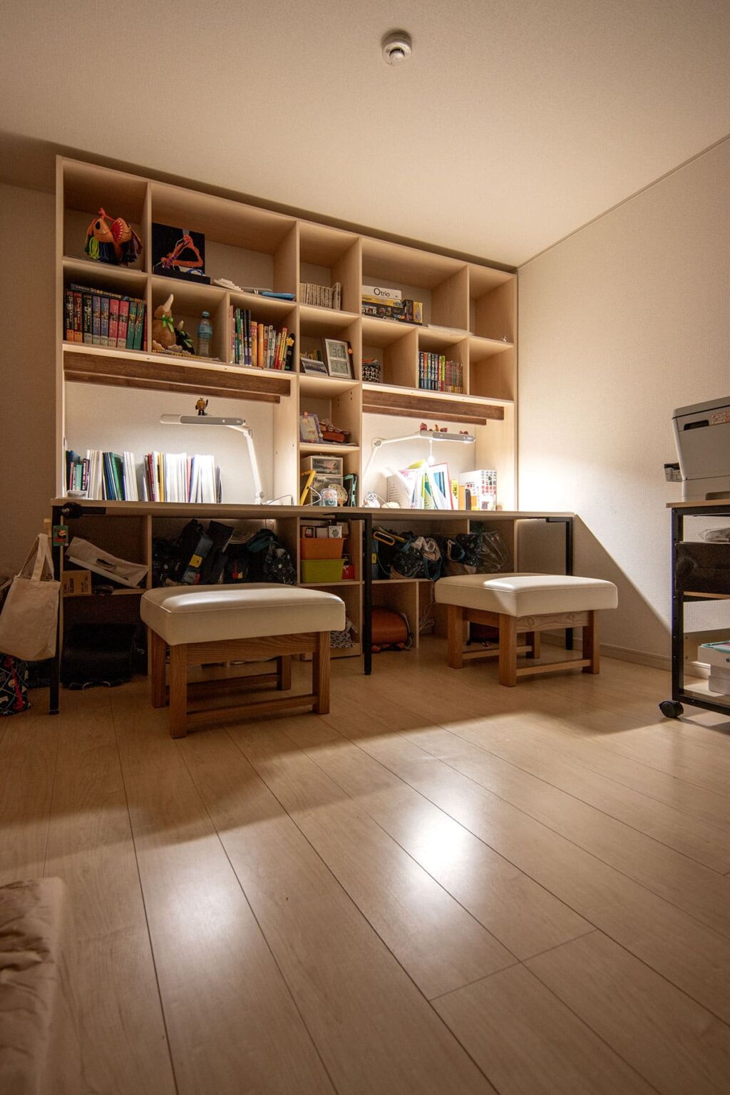 子供部屋の勉強机 - Shelf カウンター付き本棚 - マルゲリータお客様事例