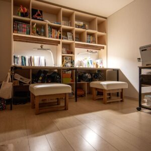 子供部屋の勉強机 - Shelf カウンター付き本棚 - マルゲリータお客様事例