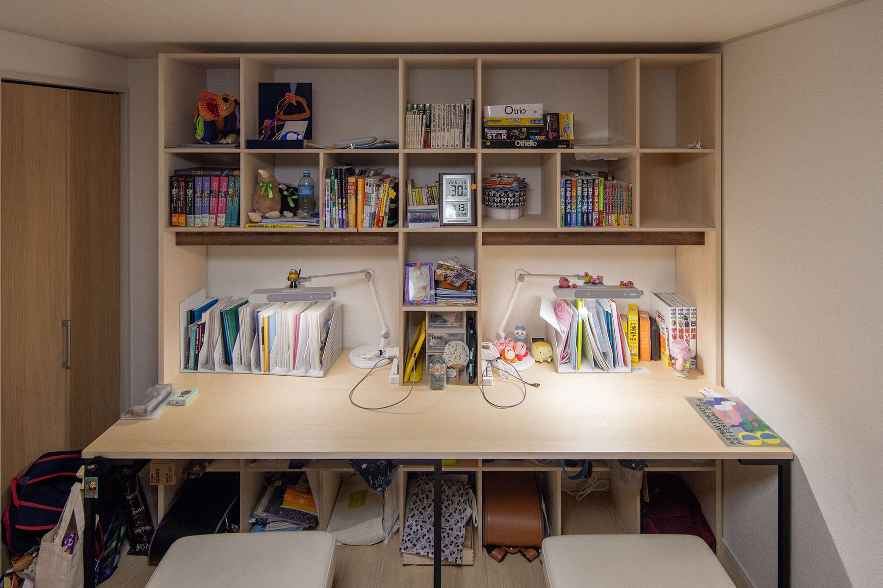 子供部屋の勉強机 - Shelf カウンター付き本棚 - マルゲリータお客様事例