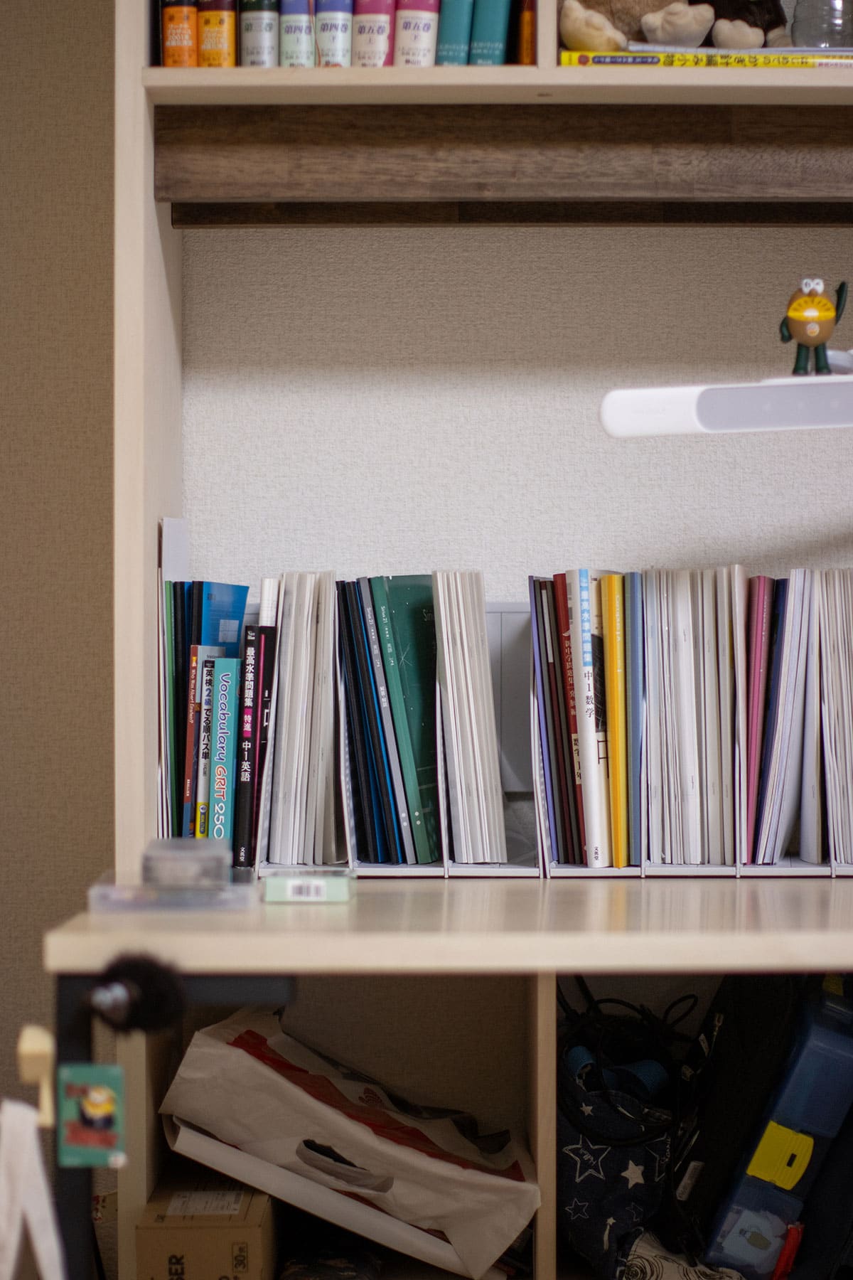 子供部屋の勉強机 - Shelf カウンター付き本棚 - マルゲリータお客様事例