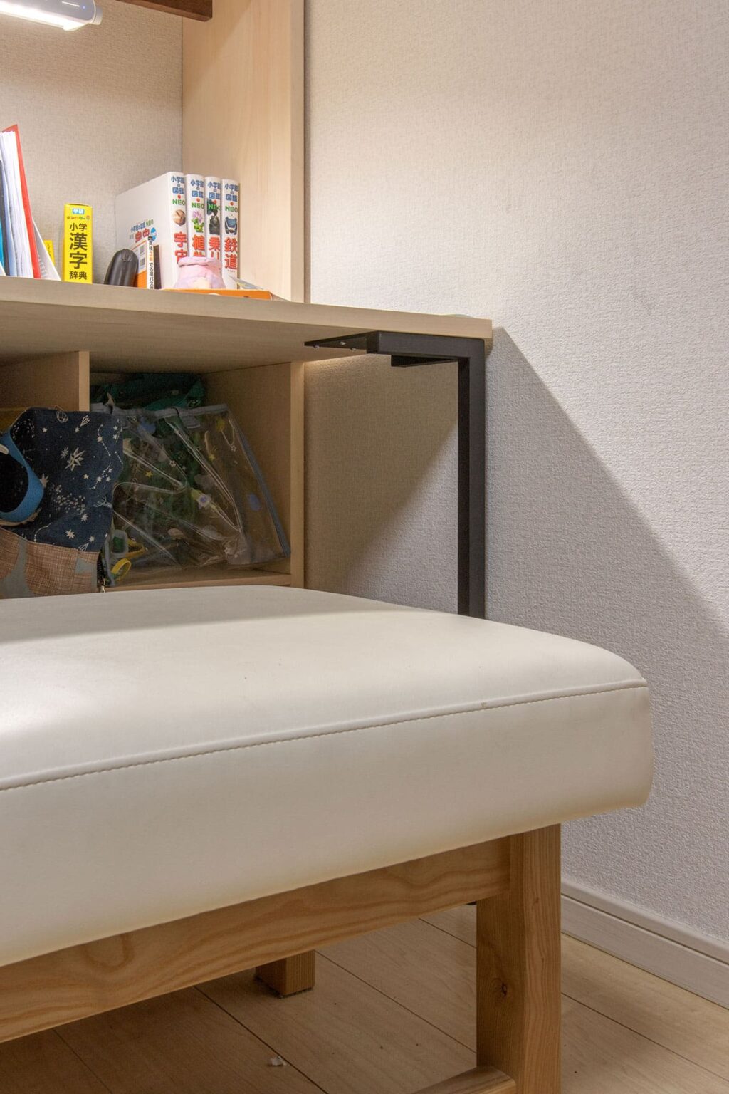 子供部屋の勉強机 - Shelf カウンター付き本棚 - マルゲリータお客様事例