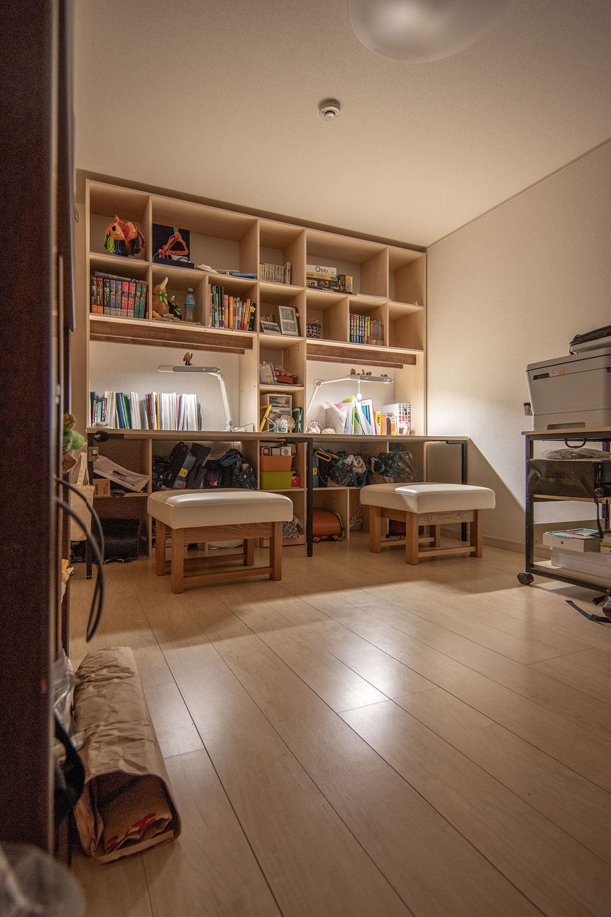 子供部屋の勉強机 - Shelf カウンター付き本棚 - マルゲリータお客様事例