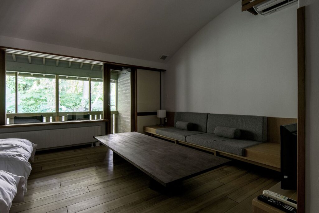 おしゃれなソファテーブル7選 小さめ・高め・ローテーブルなどのおすすめをご紹介